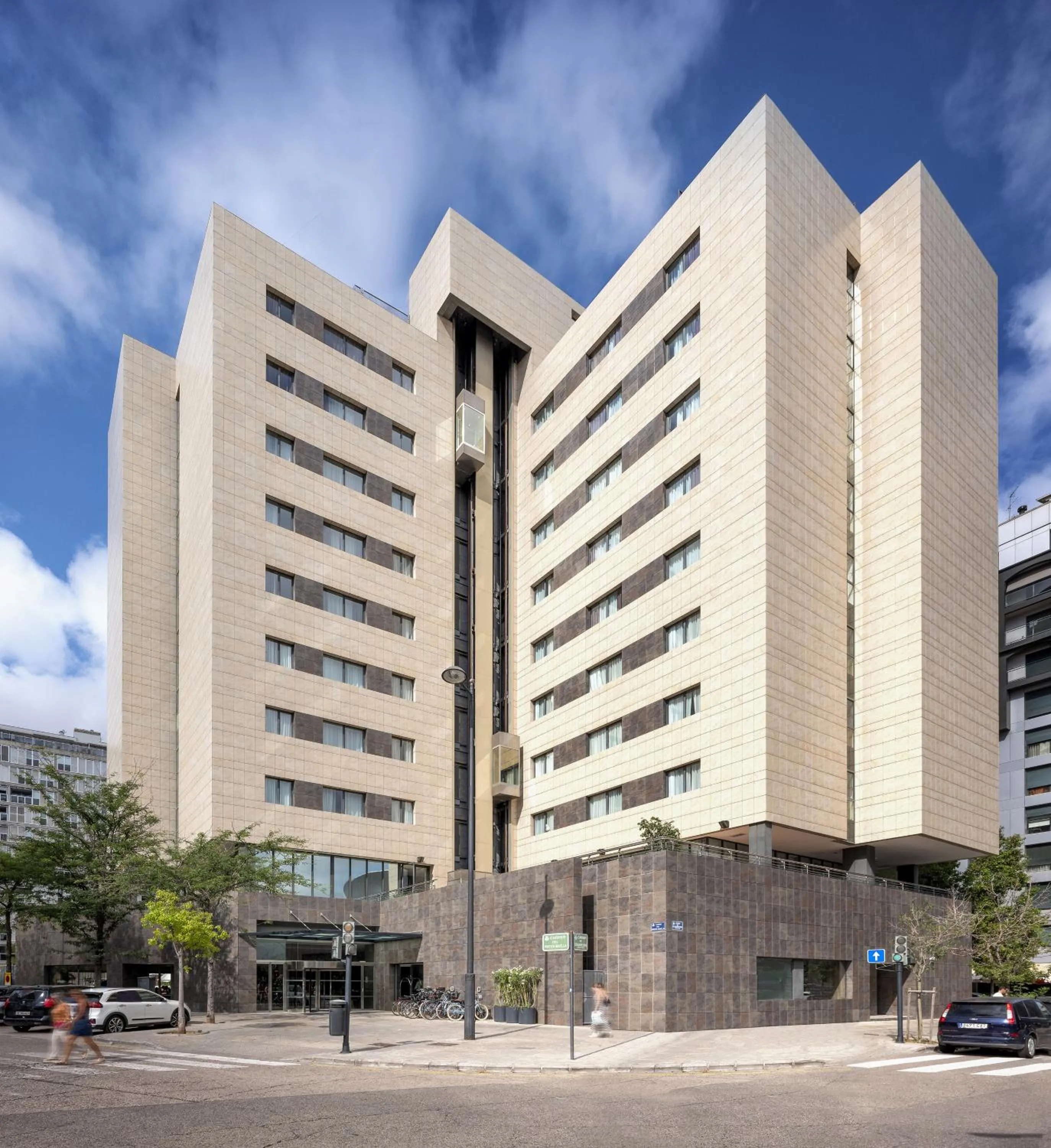 Property building in INNSiDE by Melia Valencia Oceanic