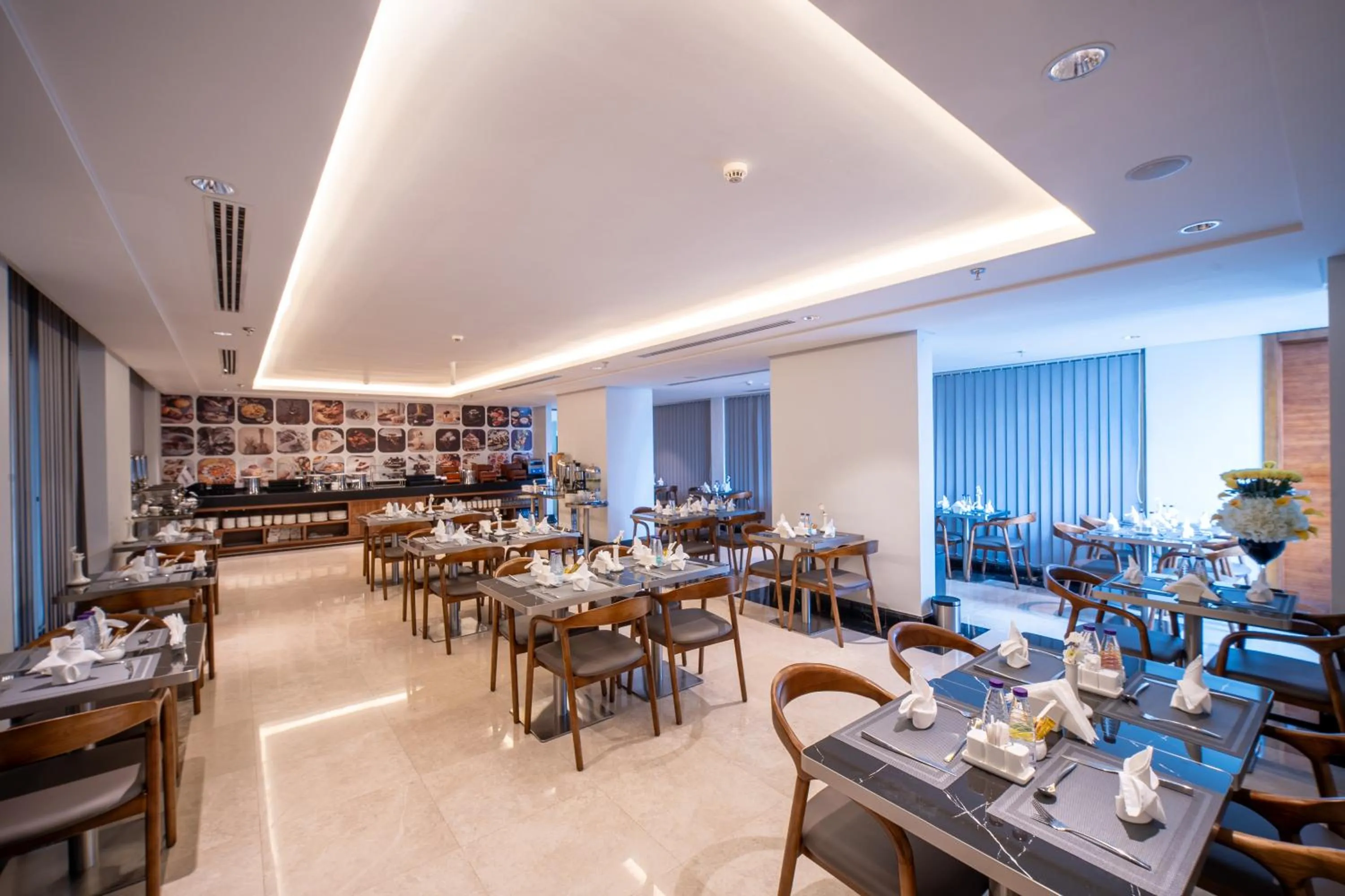 Restaurant/places to eat in Charli Hotel Jeddah
