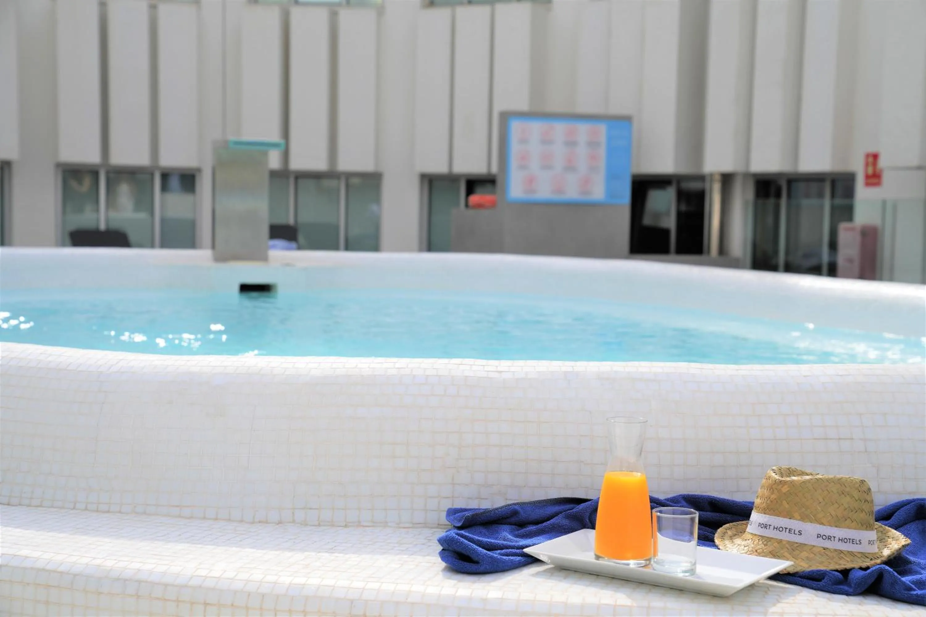 Swimming pool in Port Azafata Valencia