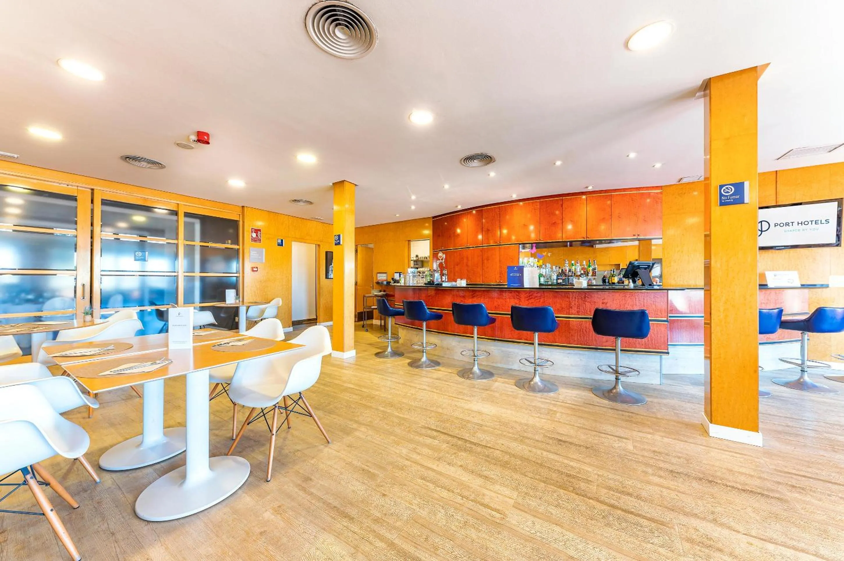 Lounge or bar in Port Azafata Valencia