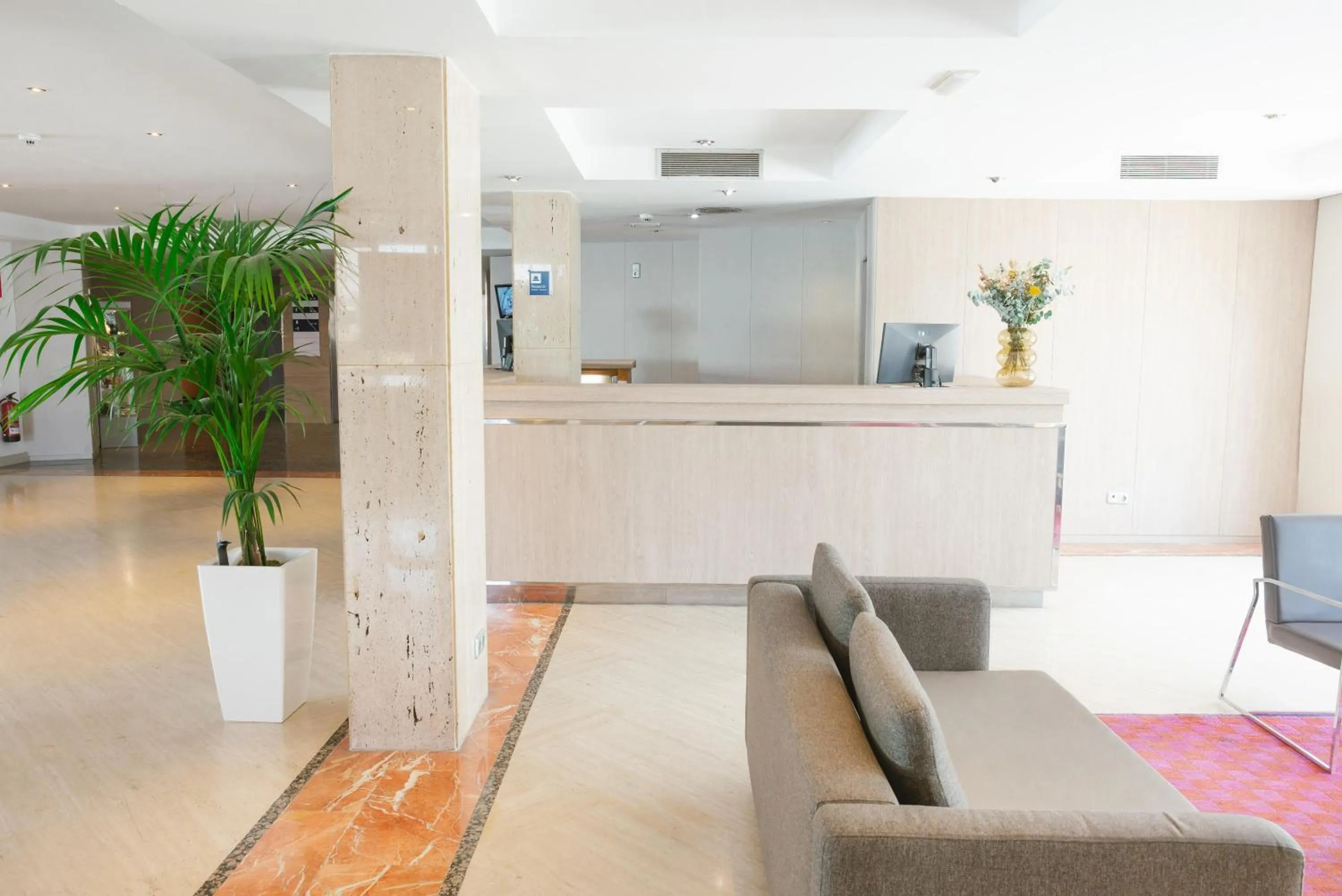 Lobby or reception in Port Azafata Valencia