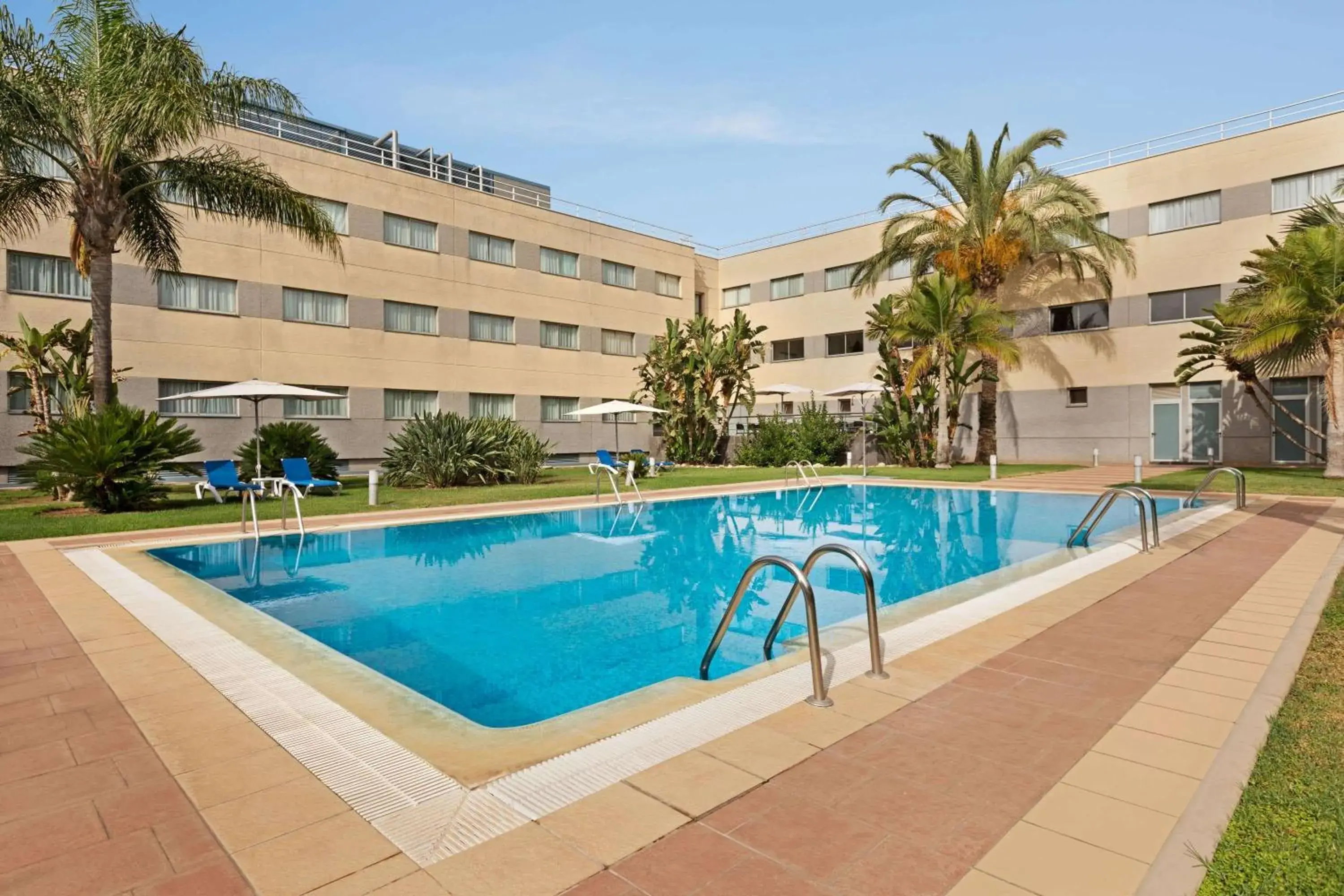 King Room with Pool View - single occupancy - Non-Smoking in Ramada by Wyndham Valencia Almussafes King Room with Pool View - single occupancy - Non-Smoking in Ramada by Wyndham Valencia Almussafes