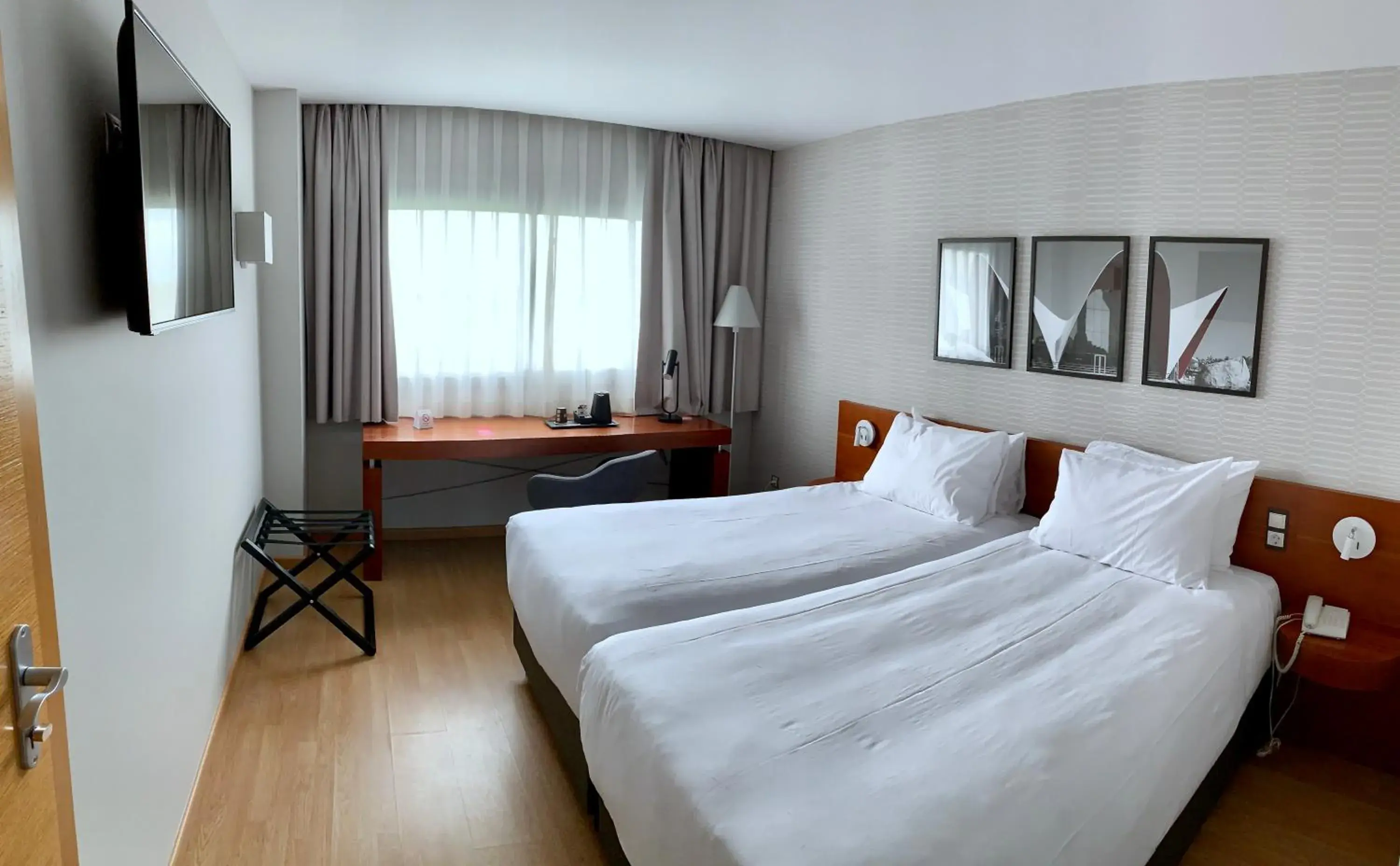 Twin Room - single occupancy - Mobility Access/Non-Smoking in Ramada by Wyndham Valencia Almussafes Twin Room - single occupancy - Mobility Access/Non-Smoking in Ramada by Wyndham Valencia Almussafes