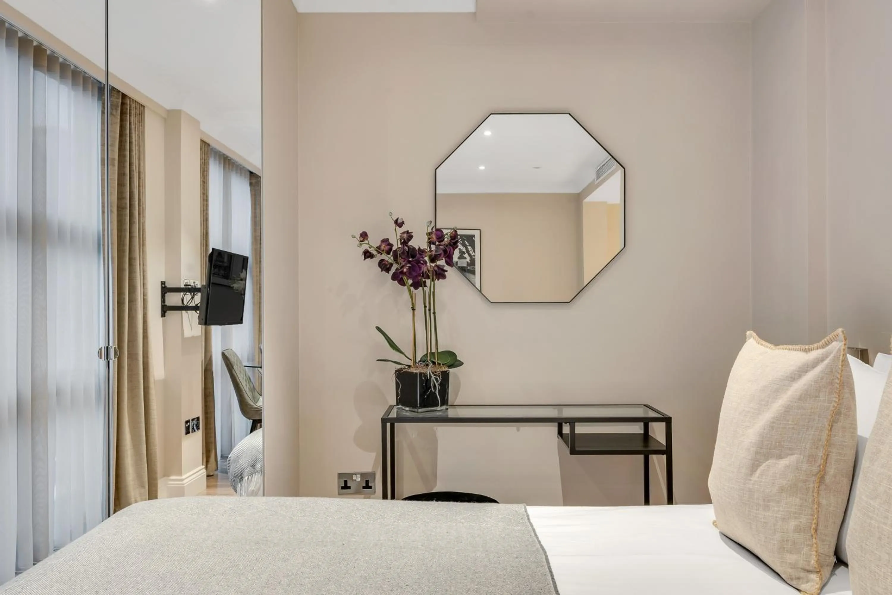Bed in Cleveland Residences Farringdon