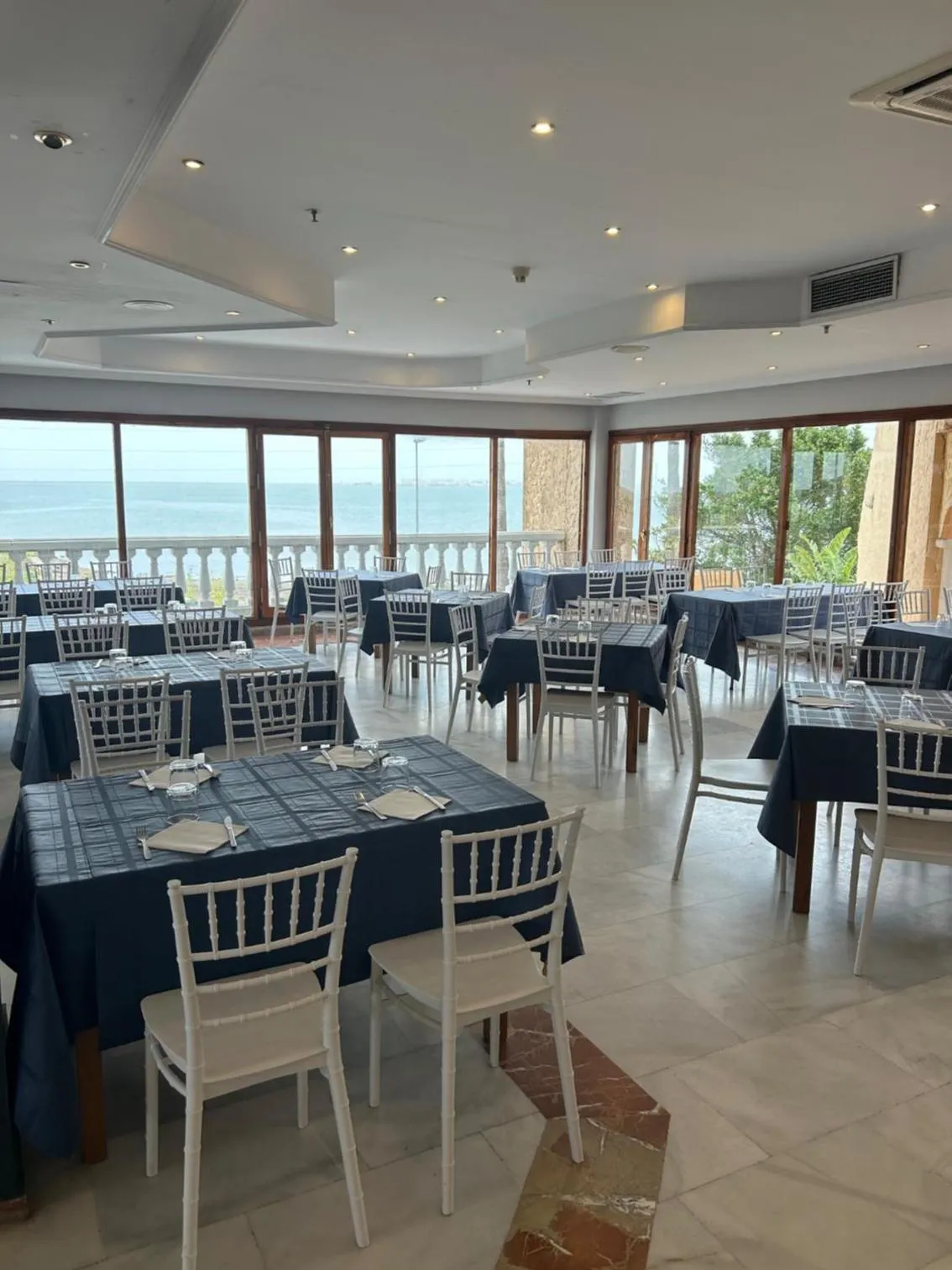 Restaurant/places to eat in Hotel Bahia Sur