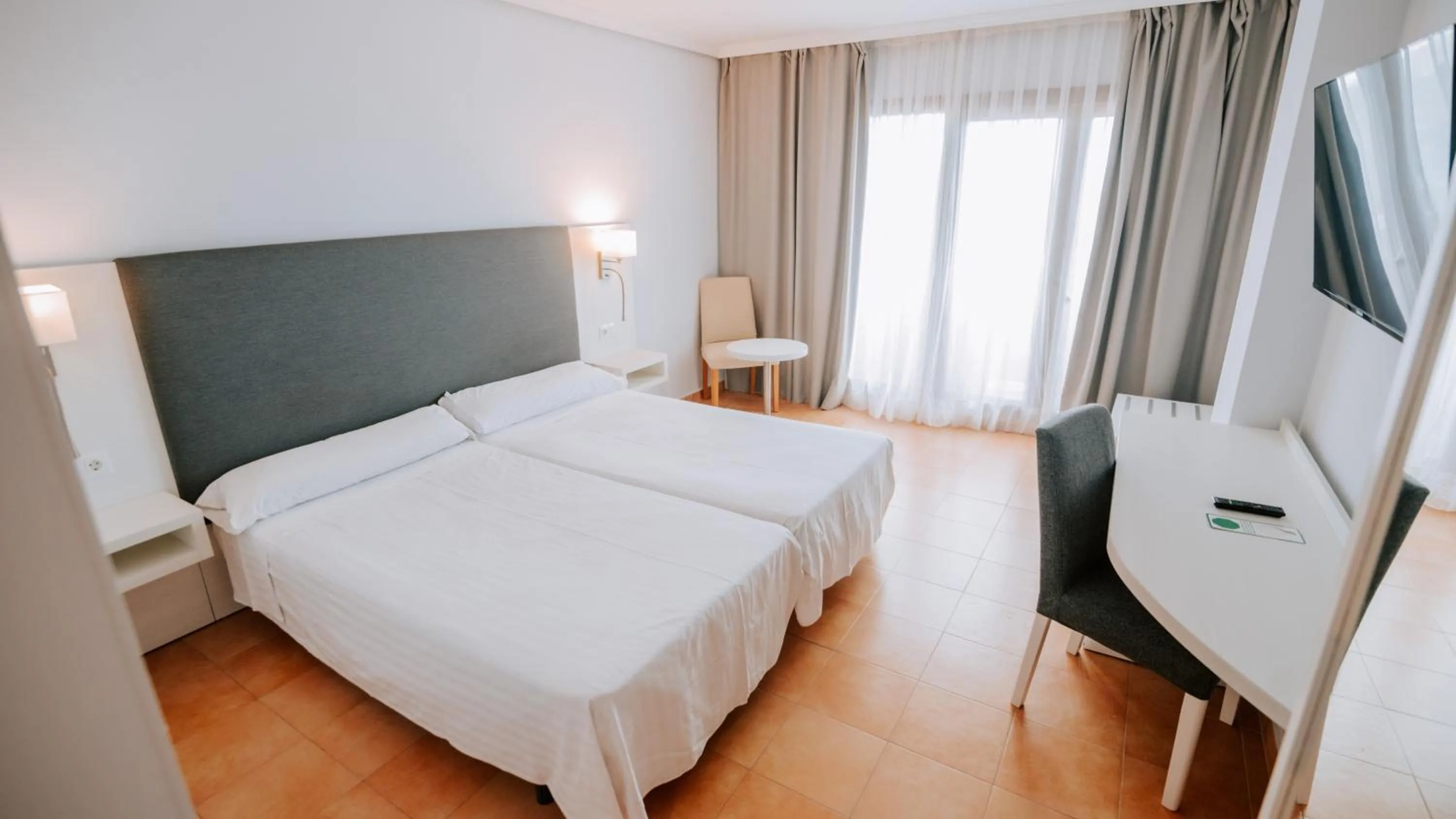 Photo of the whole room, Bed in Hotel Bahia Sur