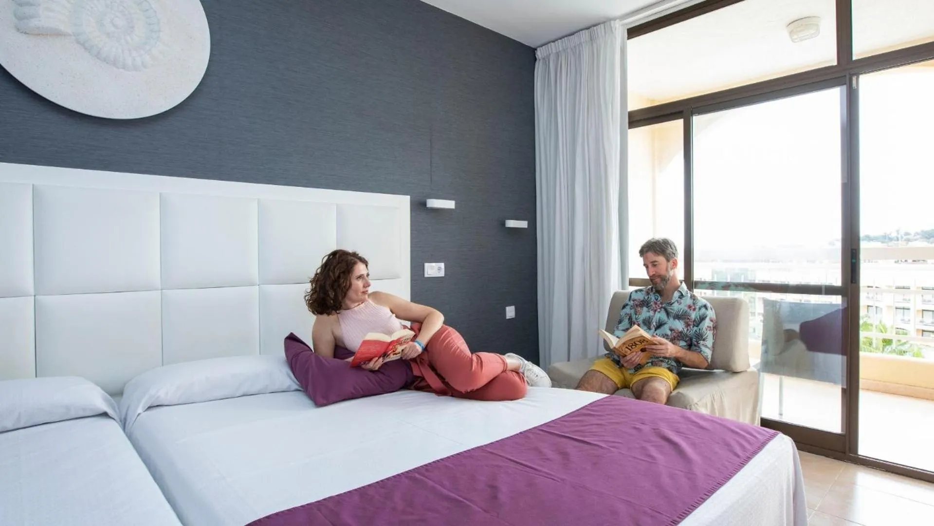 Photo of the whole room, Bed in Evenia Olympic Garden