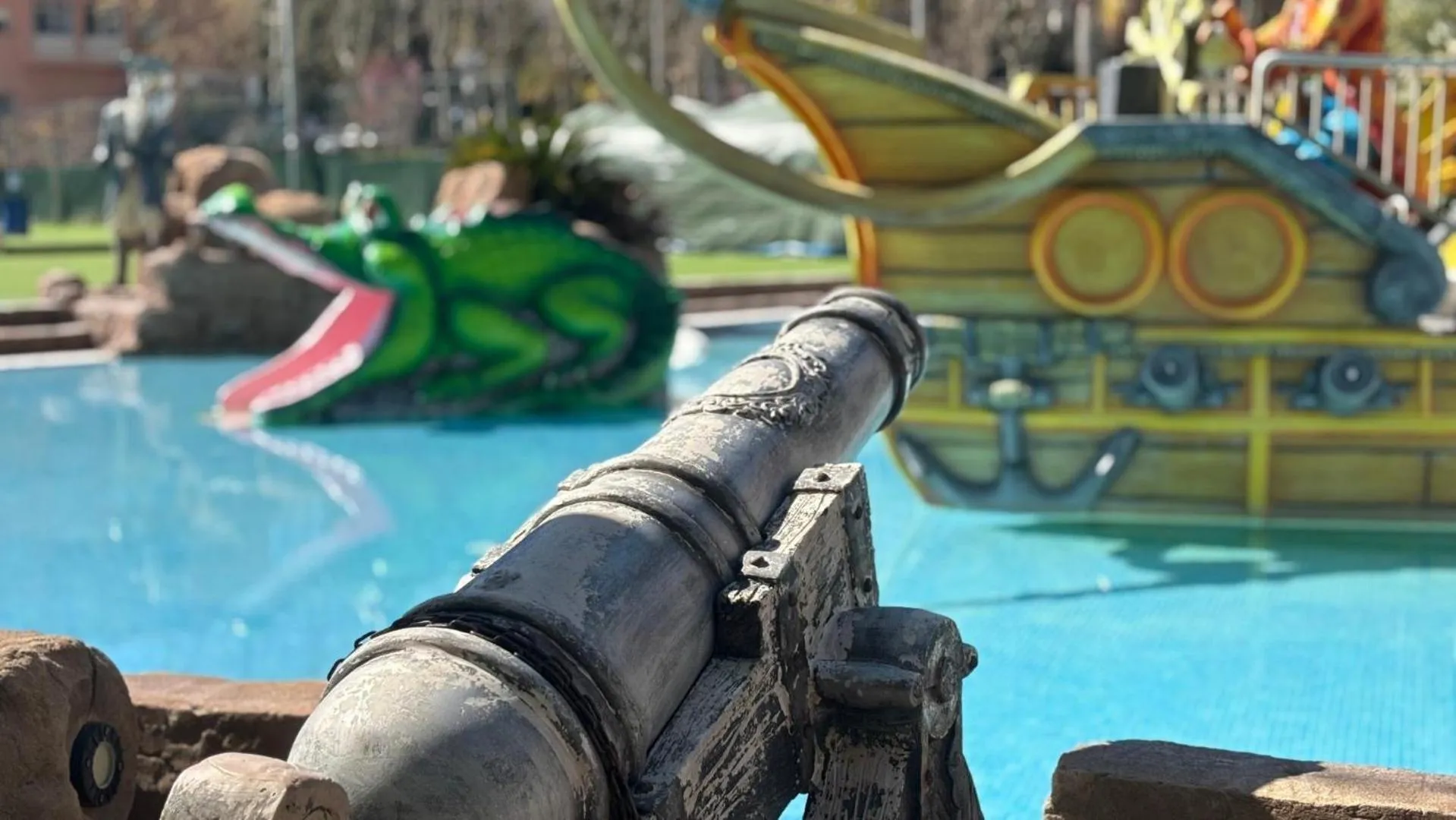 Swimming pool in Evenia Olympic Garden