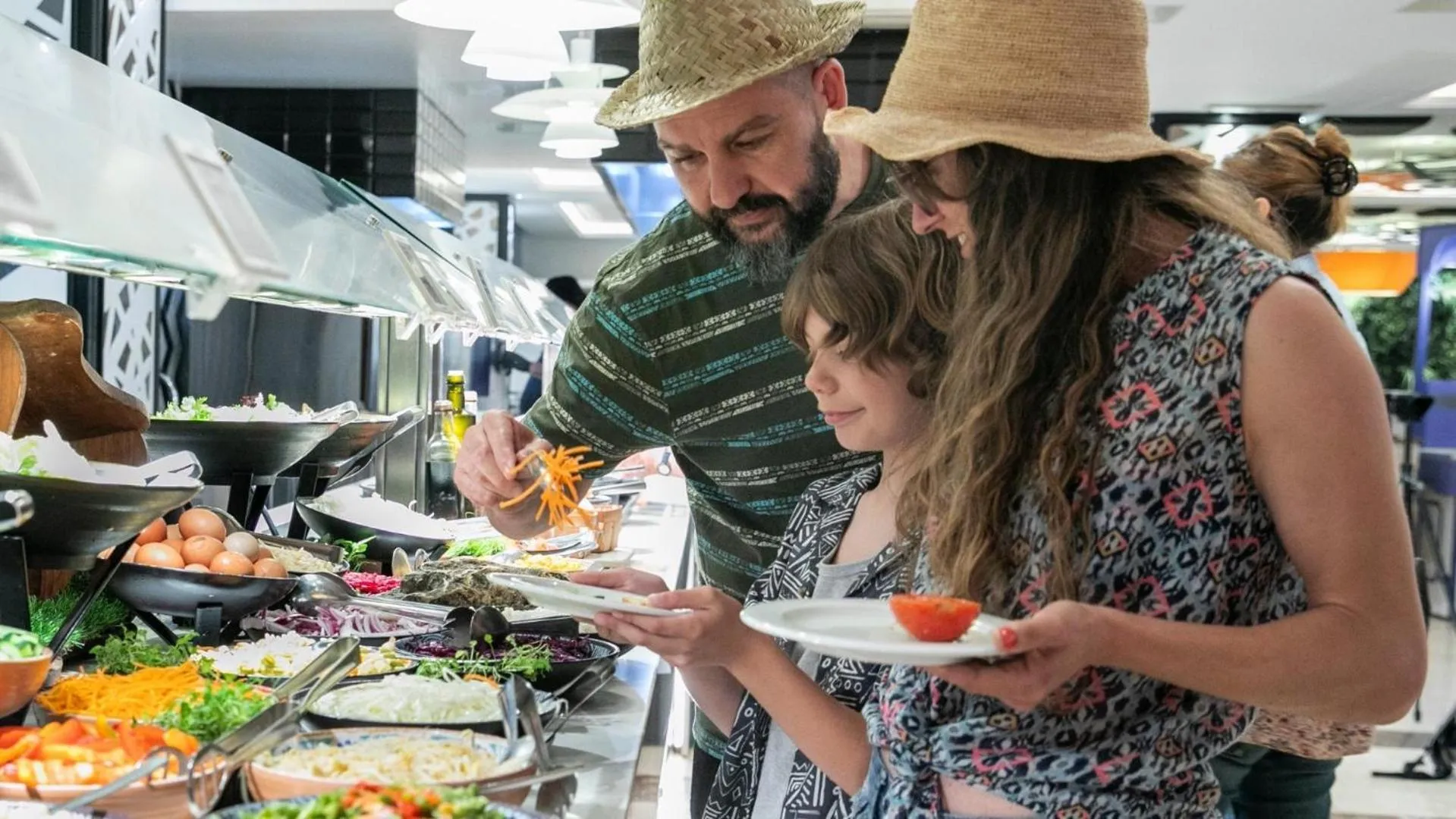 Restaurant/places to eat in Evenia Olympic Suites