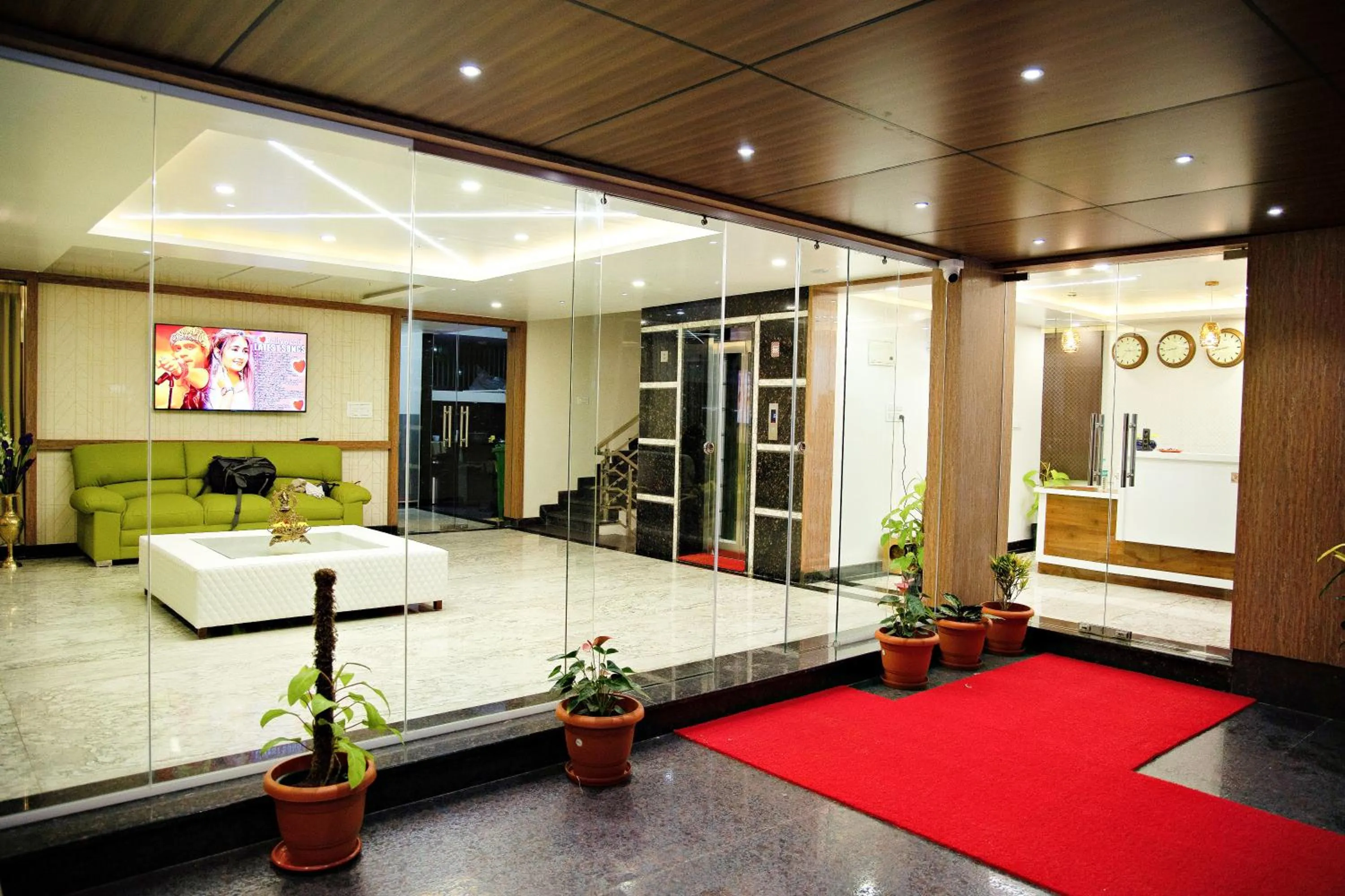 Seating area in Villa Grand Hotel Near Kempegowda International Airport