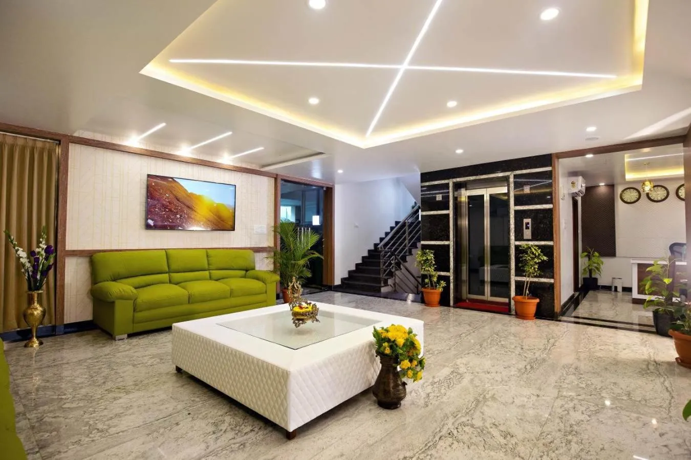 Lobby or reception in Villa Grand Hotel Near Kempegowda International Airport