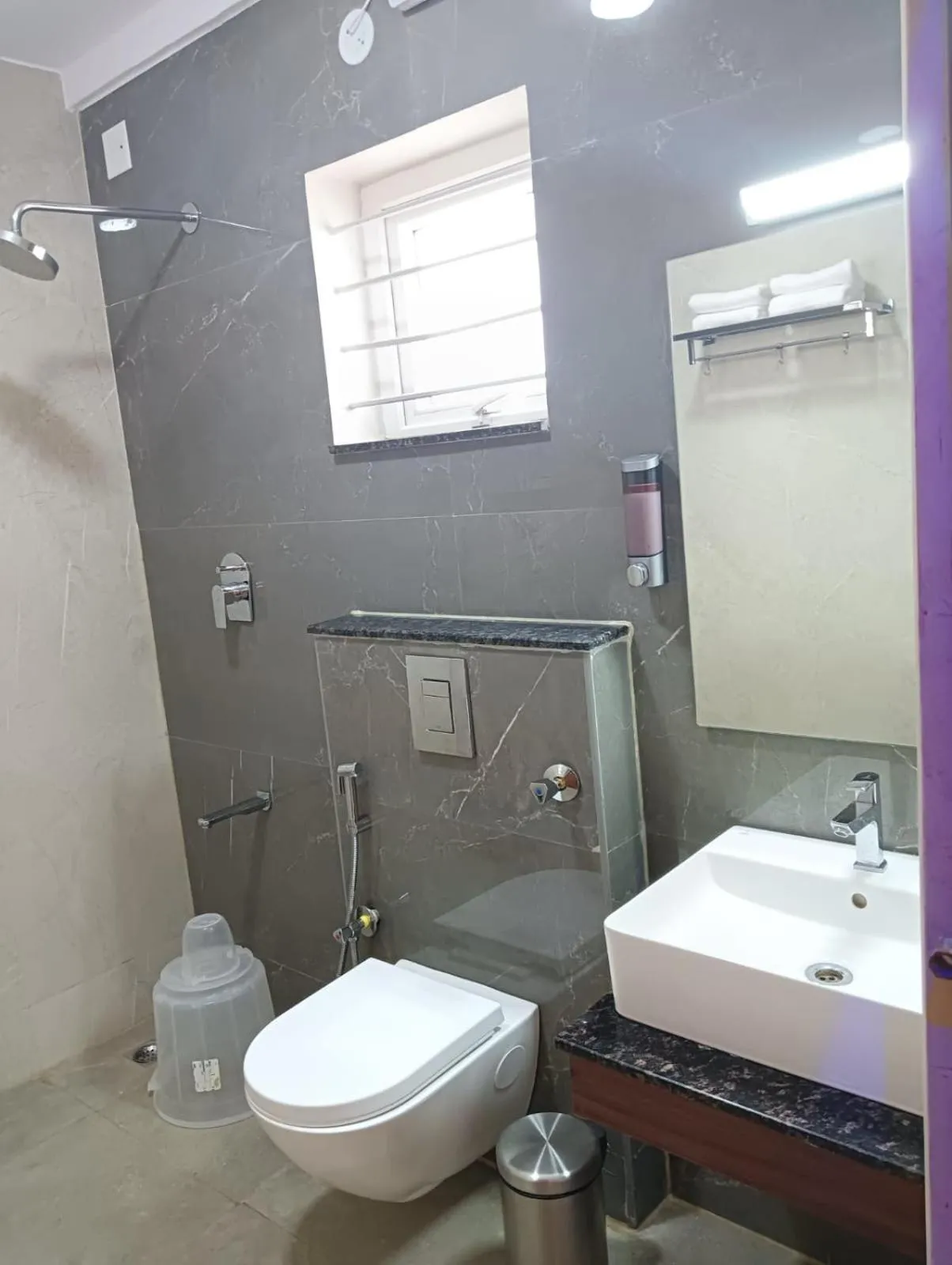 Shower in Villa Grand Hotel Near Kempegowda International Airport