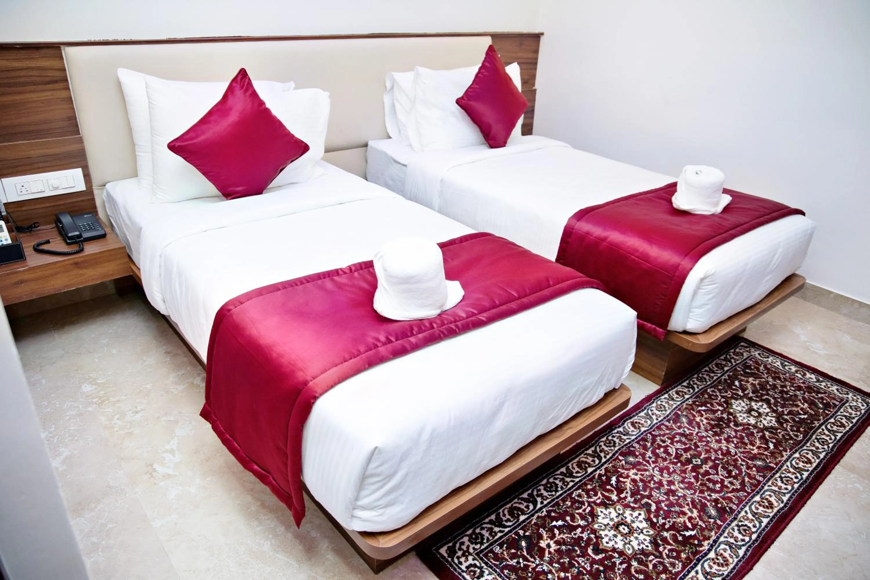 Bed in Villa Grand Hotel Near Kempegowda International Airport