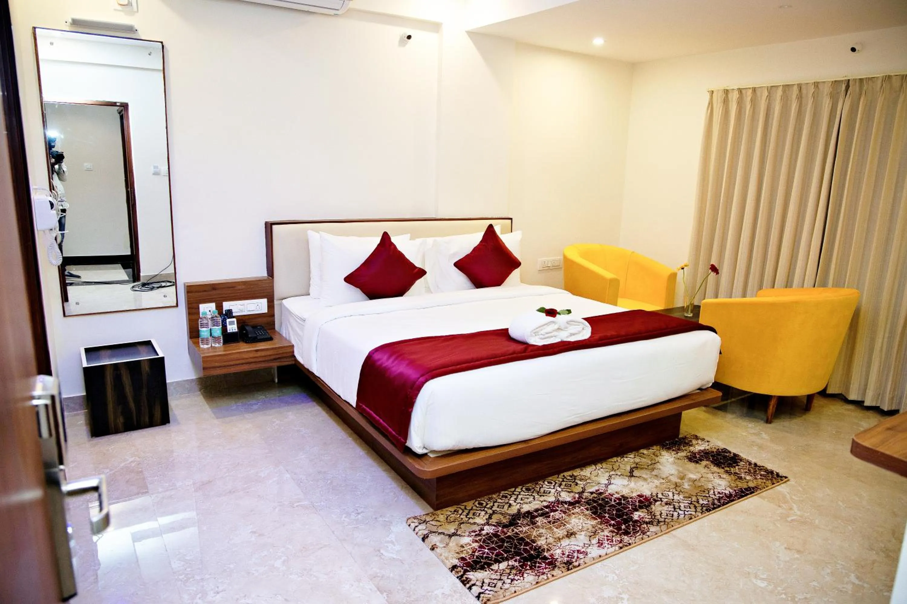 Bed in Villa Grand Hotel Near Kempegowda International Airport