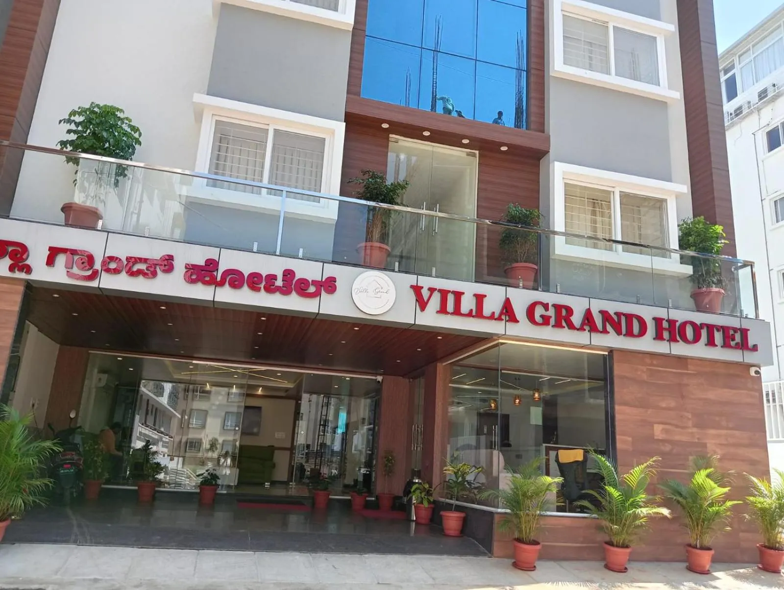 Property building in Villa Grand Hotel Near Kempegowda International Airport