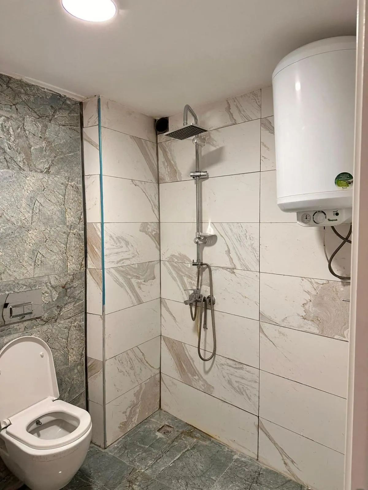 Shower in taksim çamdalı suit
