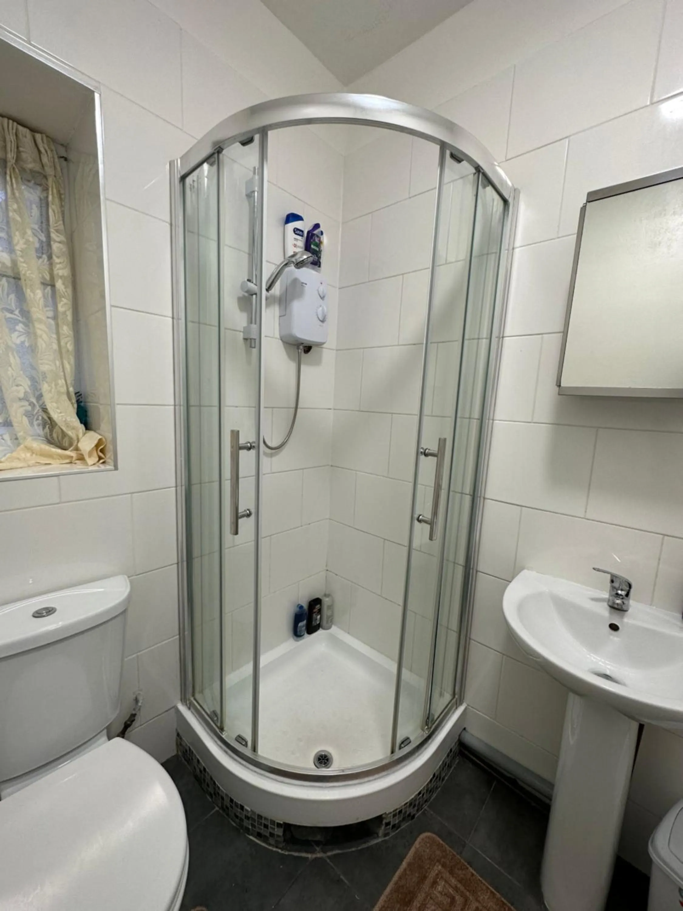 Shower in City Lodge Shadwell