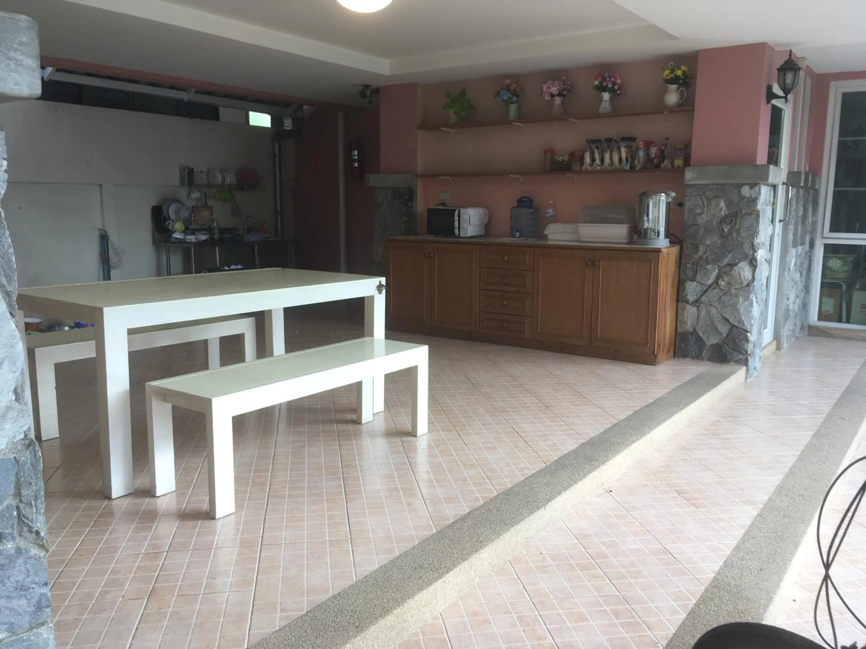 Restaurant/places to eat in Triple Palms House