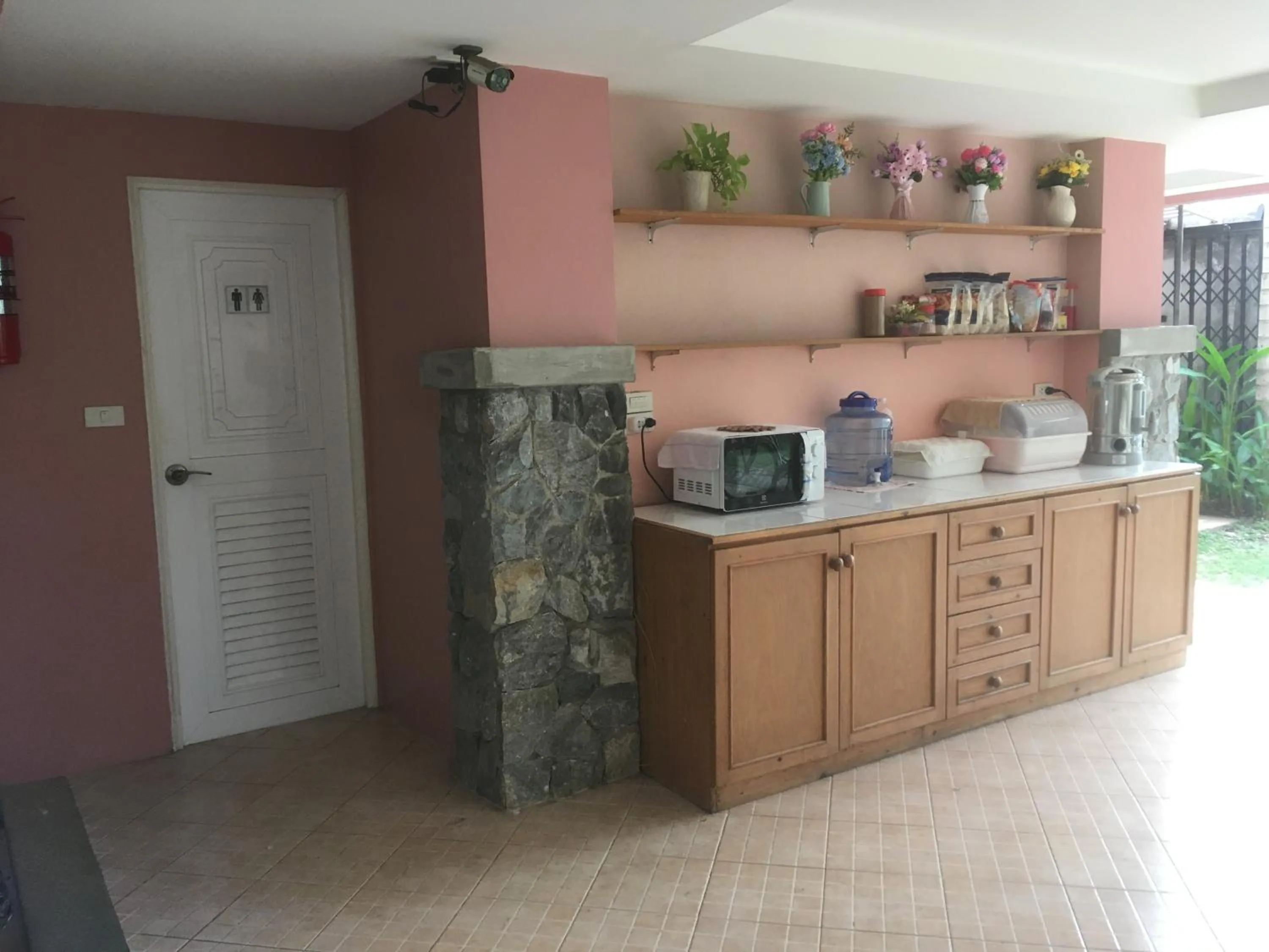 Restaurant/places to eat in Triple Palms House