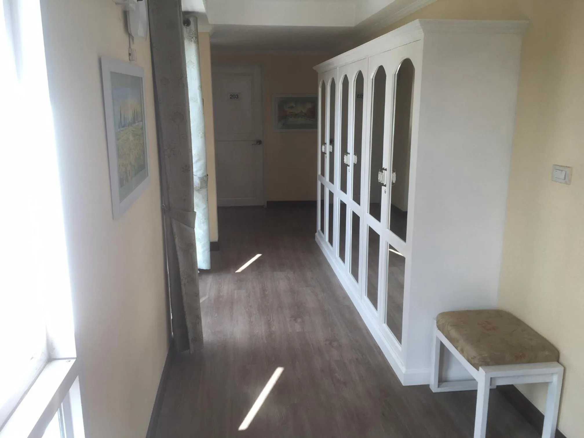 Inner courtyard view in Triple Palms House