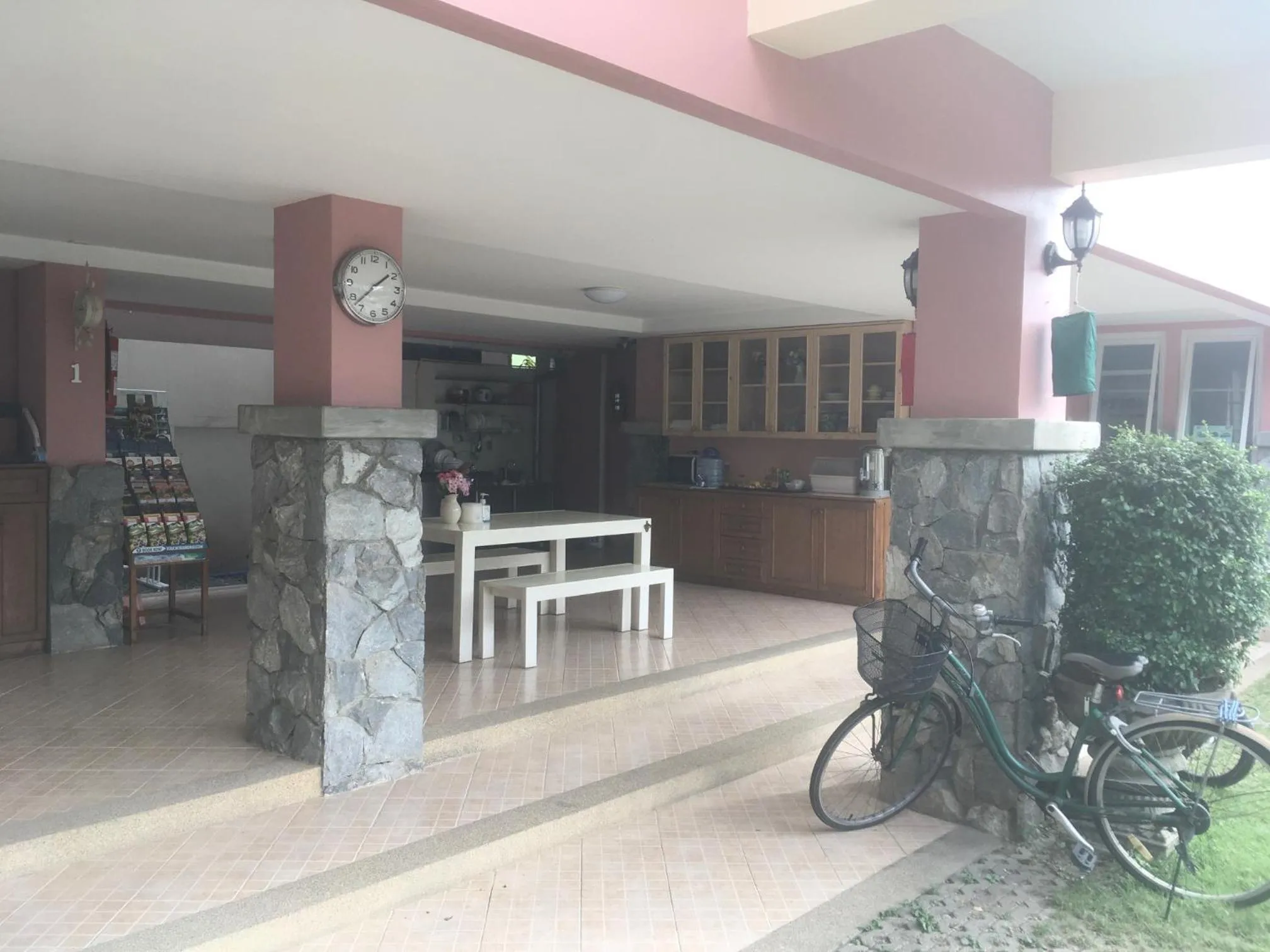 Restaurant/places to eat in Triple Palms House