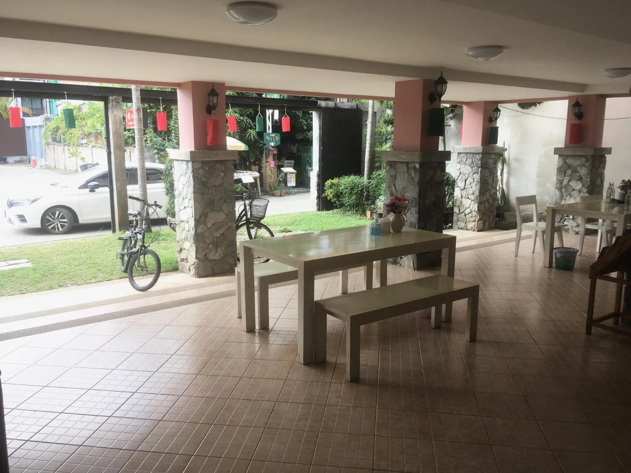 Restaurant/places to eat in Triple Palms House