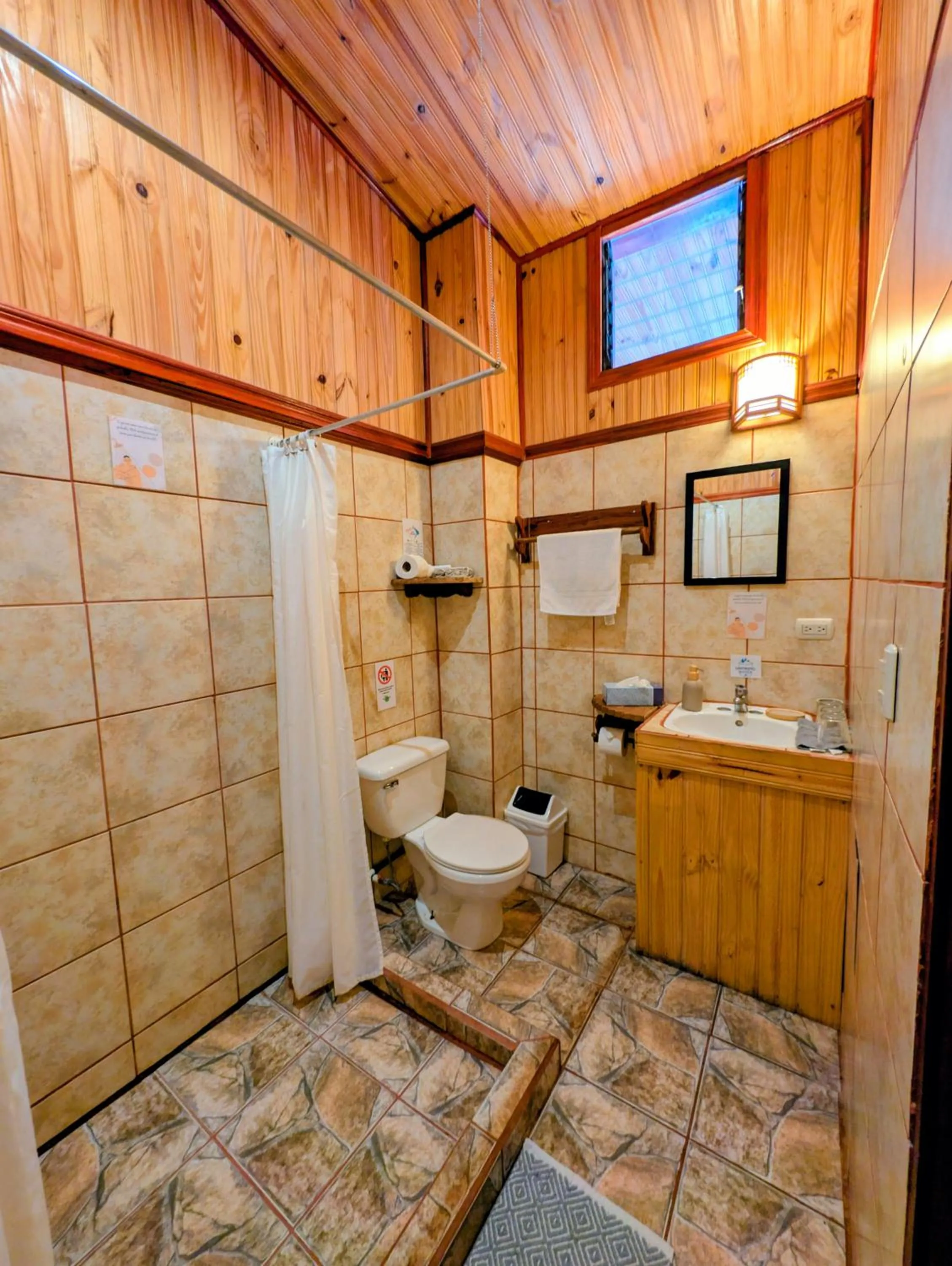 Miztli Lodge & Adventure