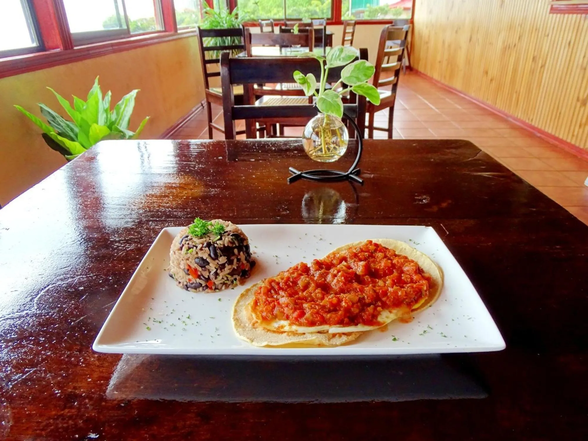 Breakfast in Miztli Lodge & Adventure