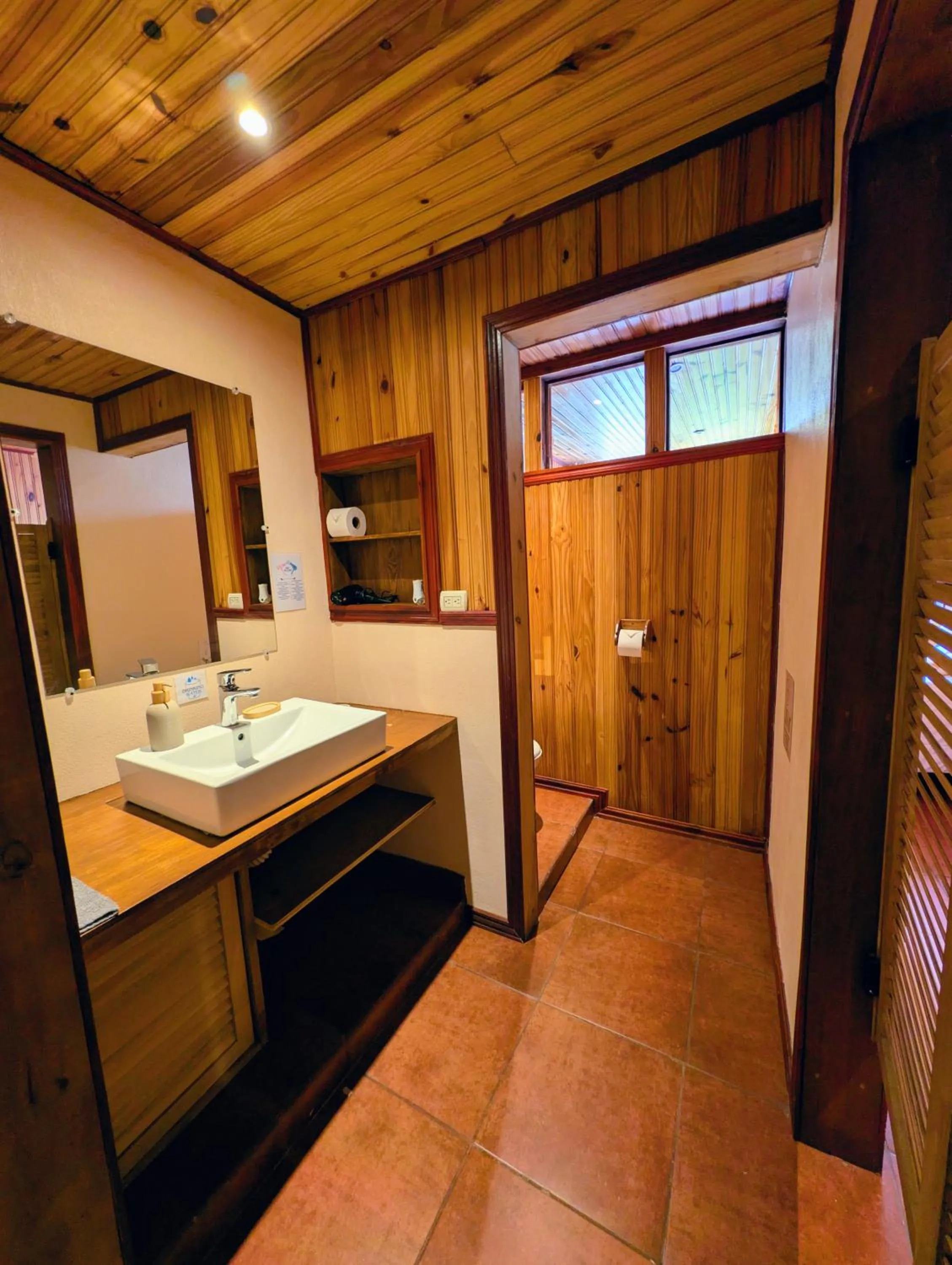 Bathroom in Miztli Lodge & Adventure