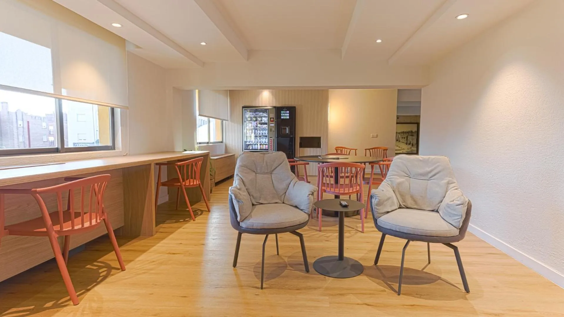 Communal lounge/ TV room in Hotel Zeus