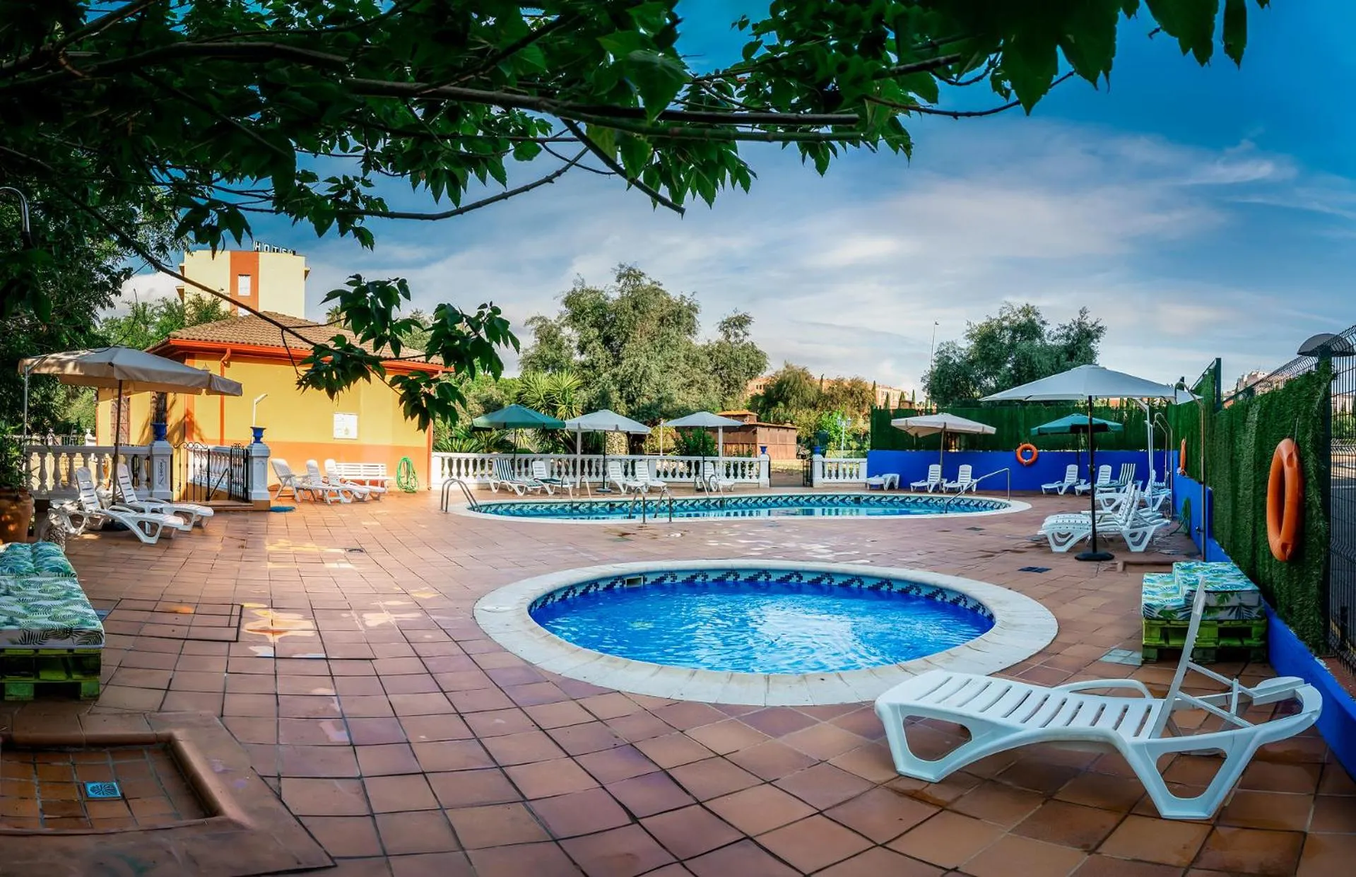 Swimming pool in Hotel Zeus