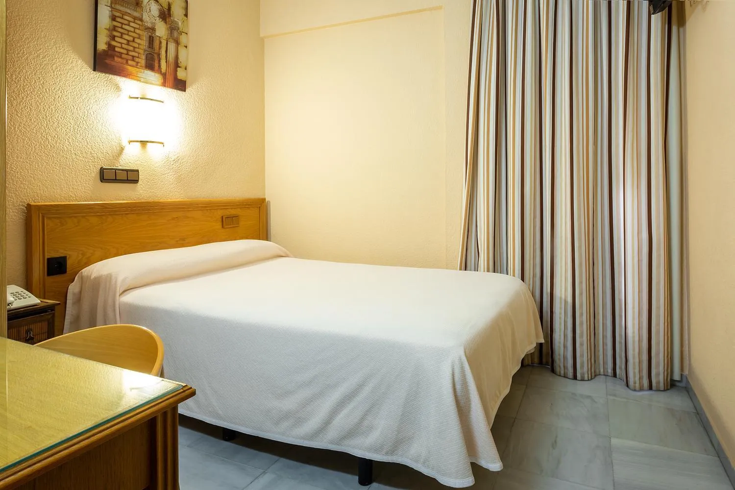 Photo of the whole room, Bed in Hotel Zeus