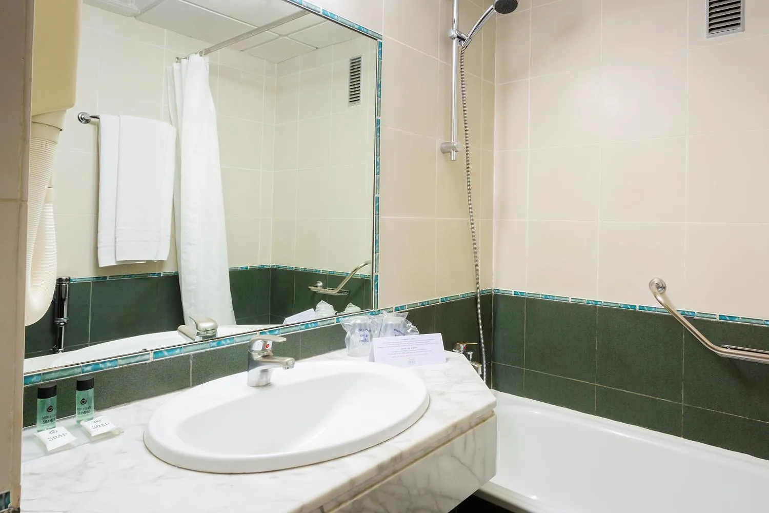 Bathroom in Hotel Zeus