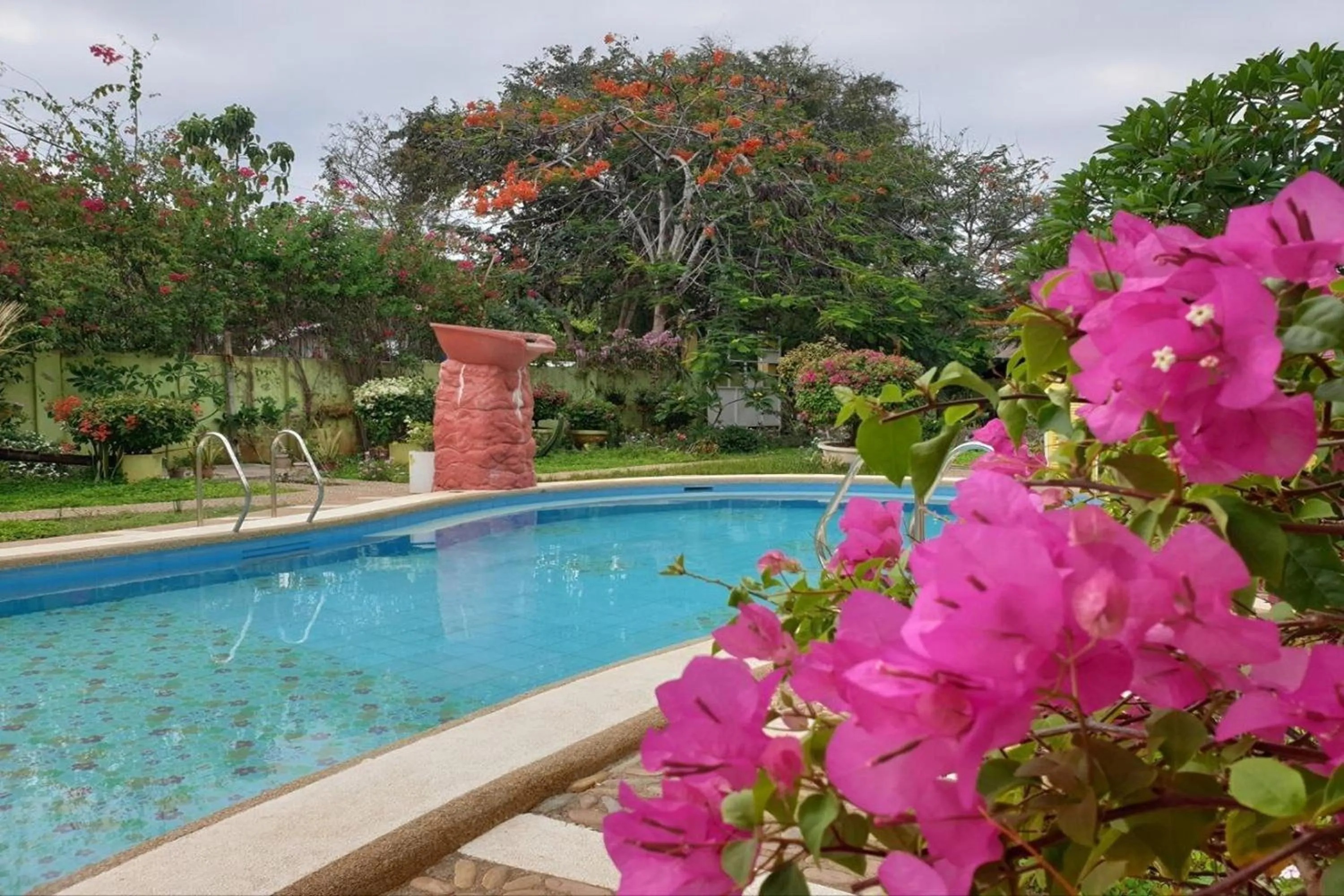 Swimming pool in Hanbee's Resort