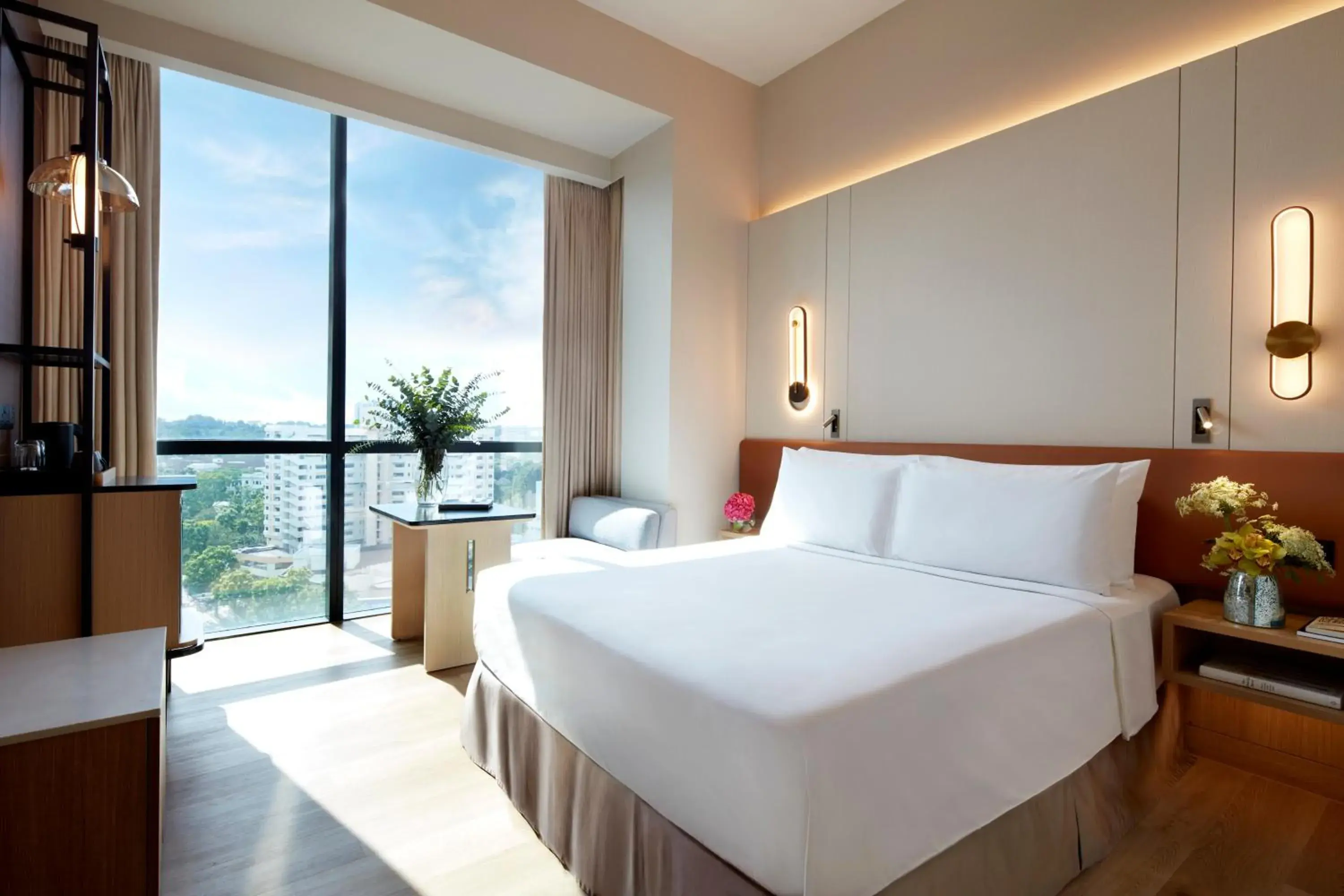 Premier Queen Room in Momentus Hotel Alexandra Premier Queen Room in Momentus Hotel Alexandra