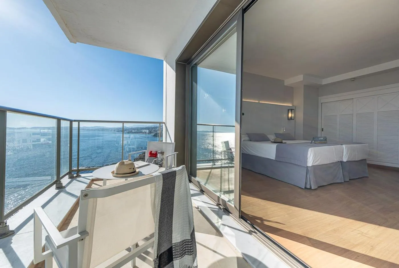 Photo of the whole room in Estival Torrequebrada