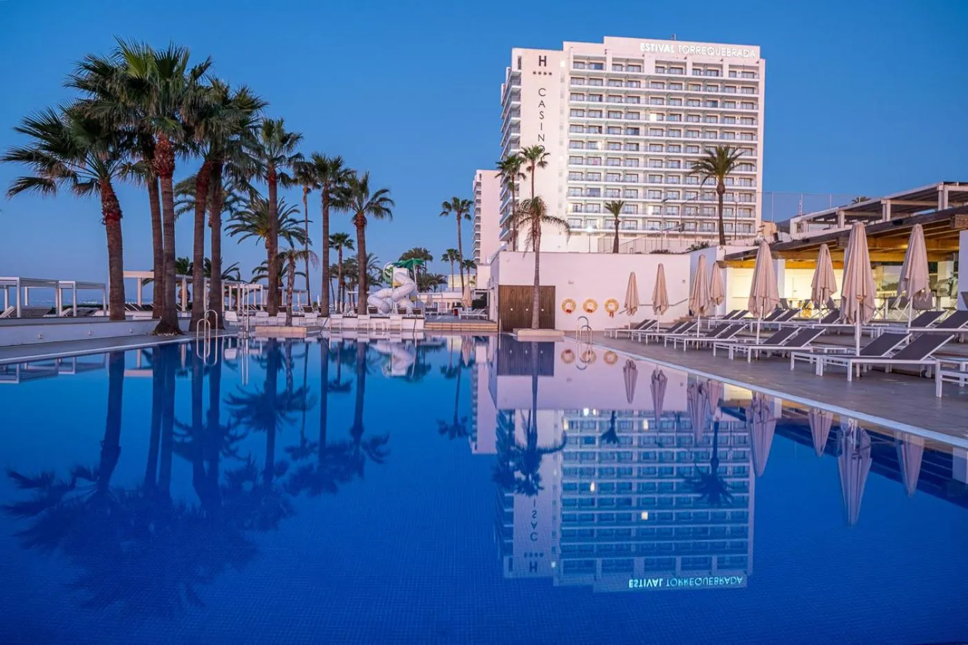 Swimming pool in Estival Torrequebrada