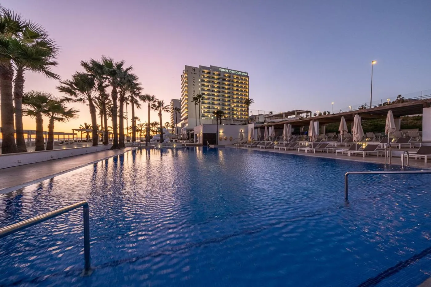 Swimming pool in Estival Torrequebrada