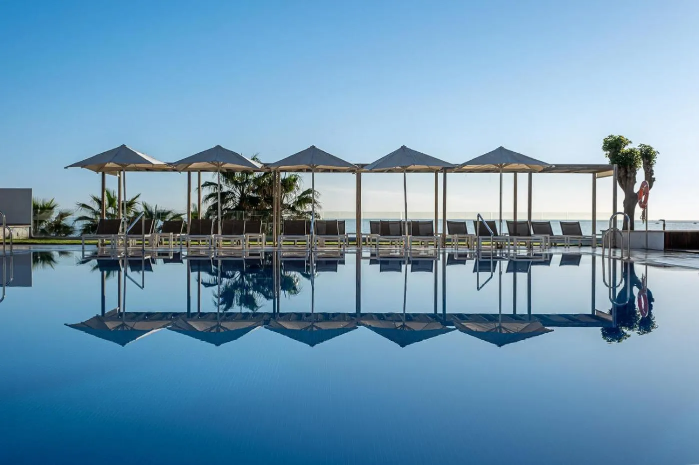 Swimming pool in Estival Torrequebrada