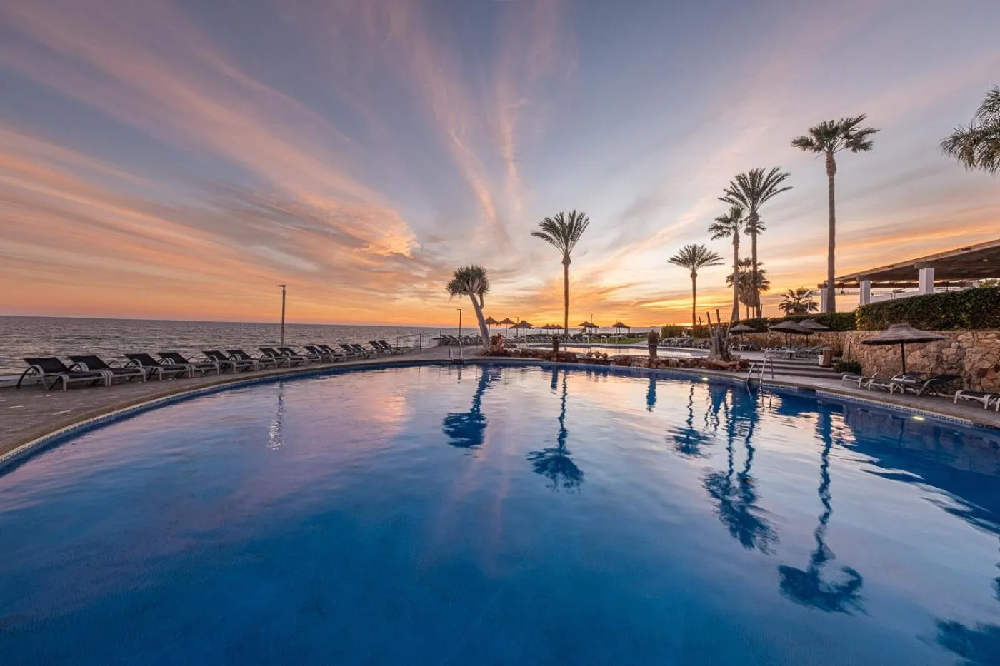 Swimming pool in Estival Torrequebrada