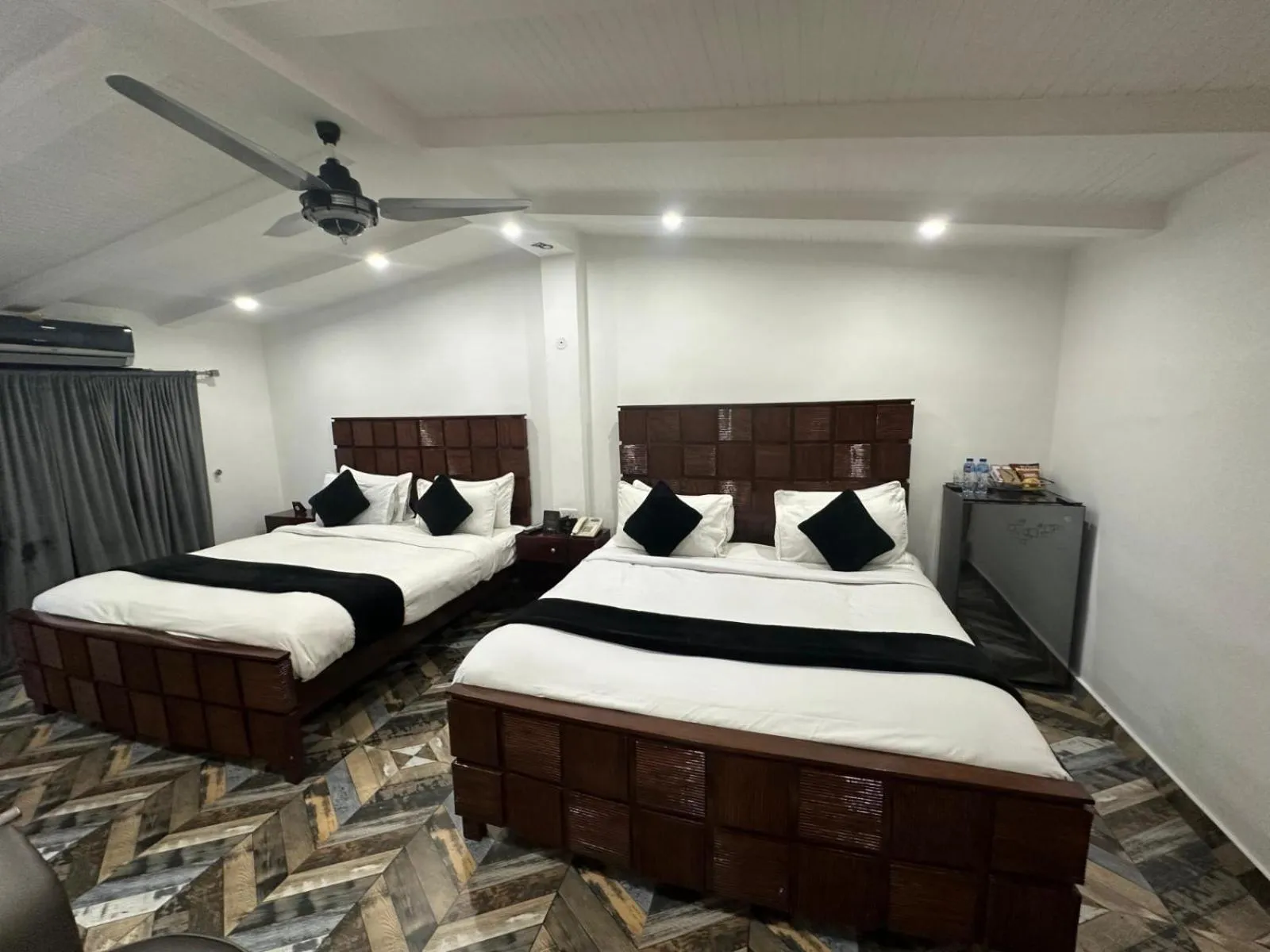 Bed in Lawrence View Hotel, Lahore