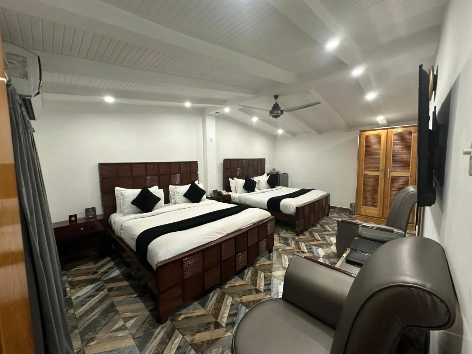 Bed in Lawrence View Hotel, Lahore