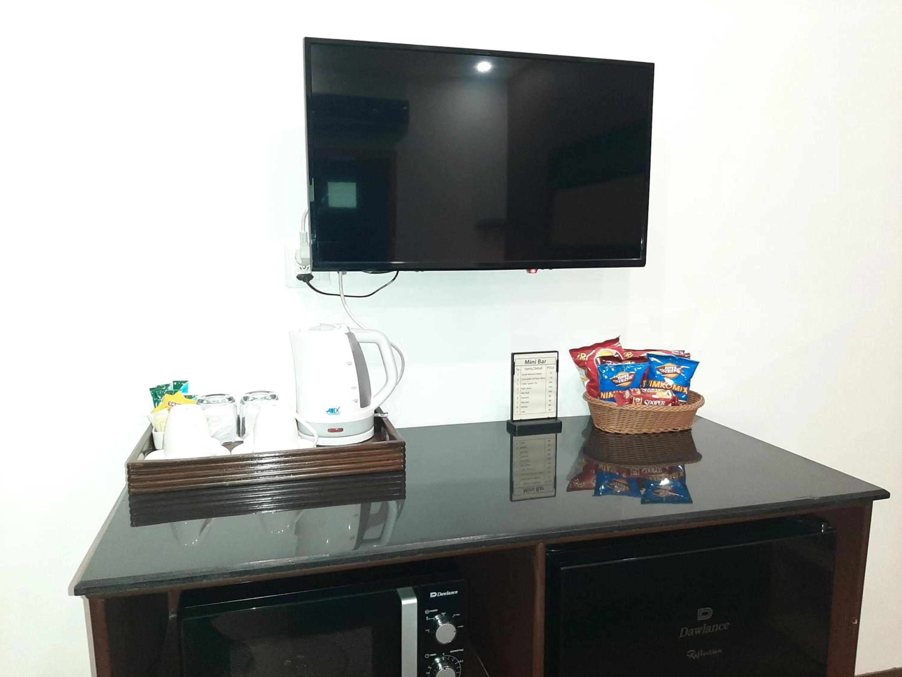 Coffee/tea facilities in Lawrence View Hotel, Lahore