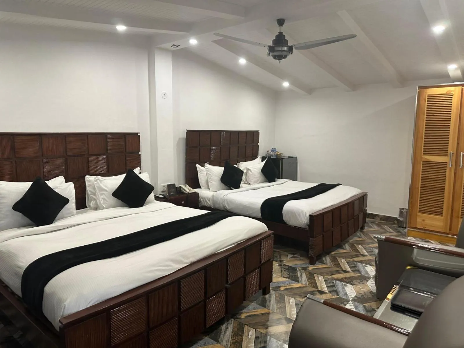 Bed in Lawrence View Hotel, Lahore