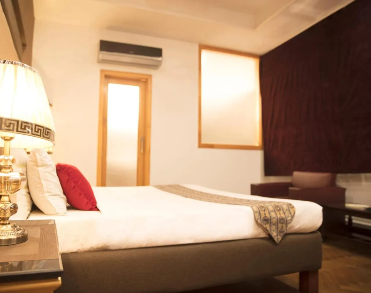 Bed in Lawrence View Hotel, Lahore