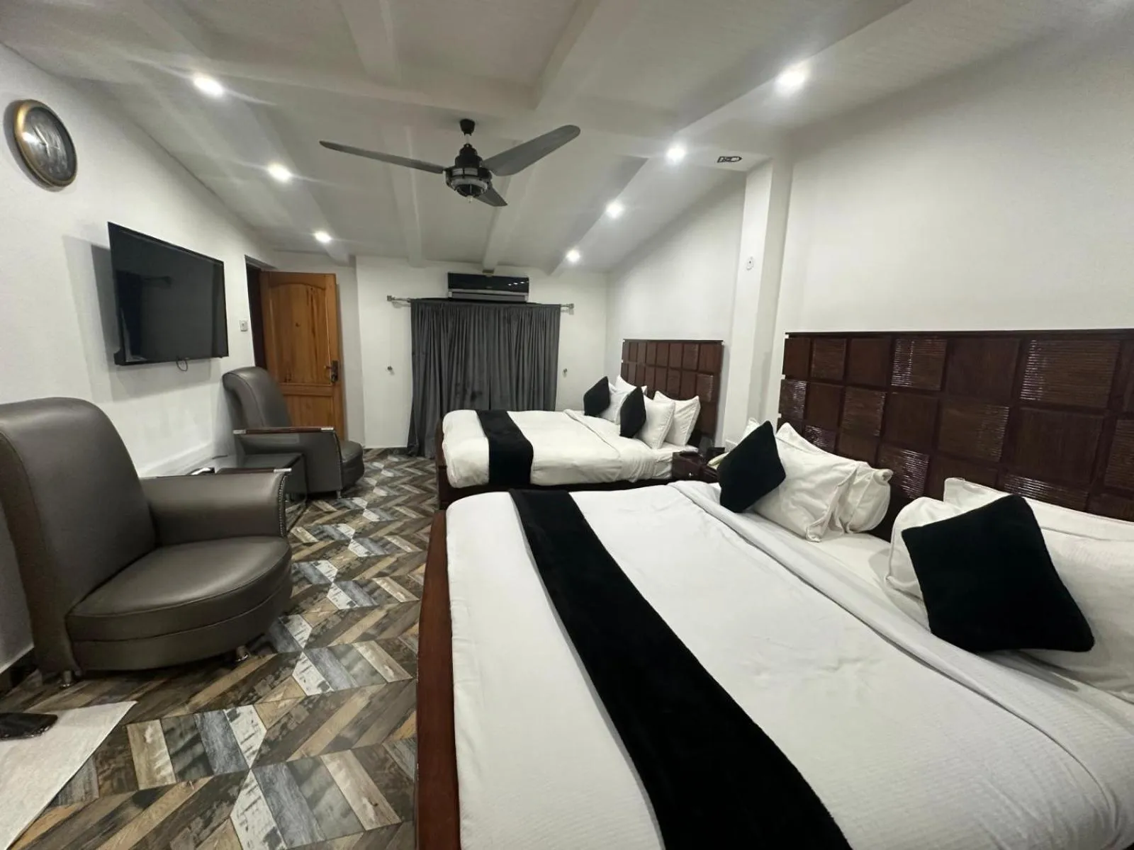 Bed in Lawrence View Hotel, Lahore