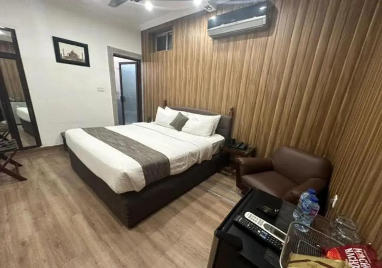 Deluxe Double Room - single occupancy in Lawrence View Hotel, Lahore Deluxe Double Room - single occupancy in Lawrence View Hotel, Lahore