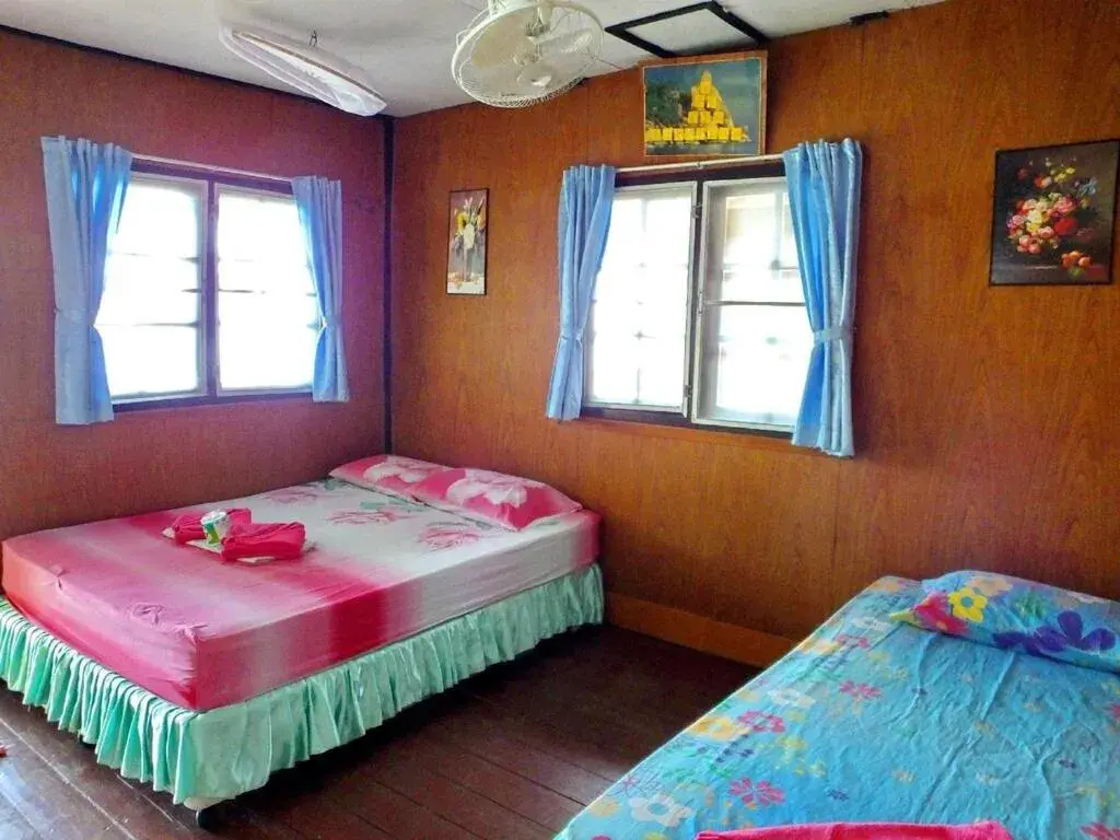 Standard Triple Room with Sea View in OK2 Mamajim Bungalows Standard Triple Room with Sea View in OK2 Mamajim Bungalows