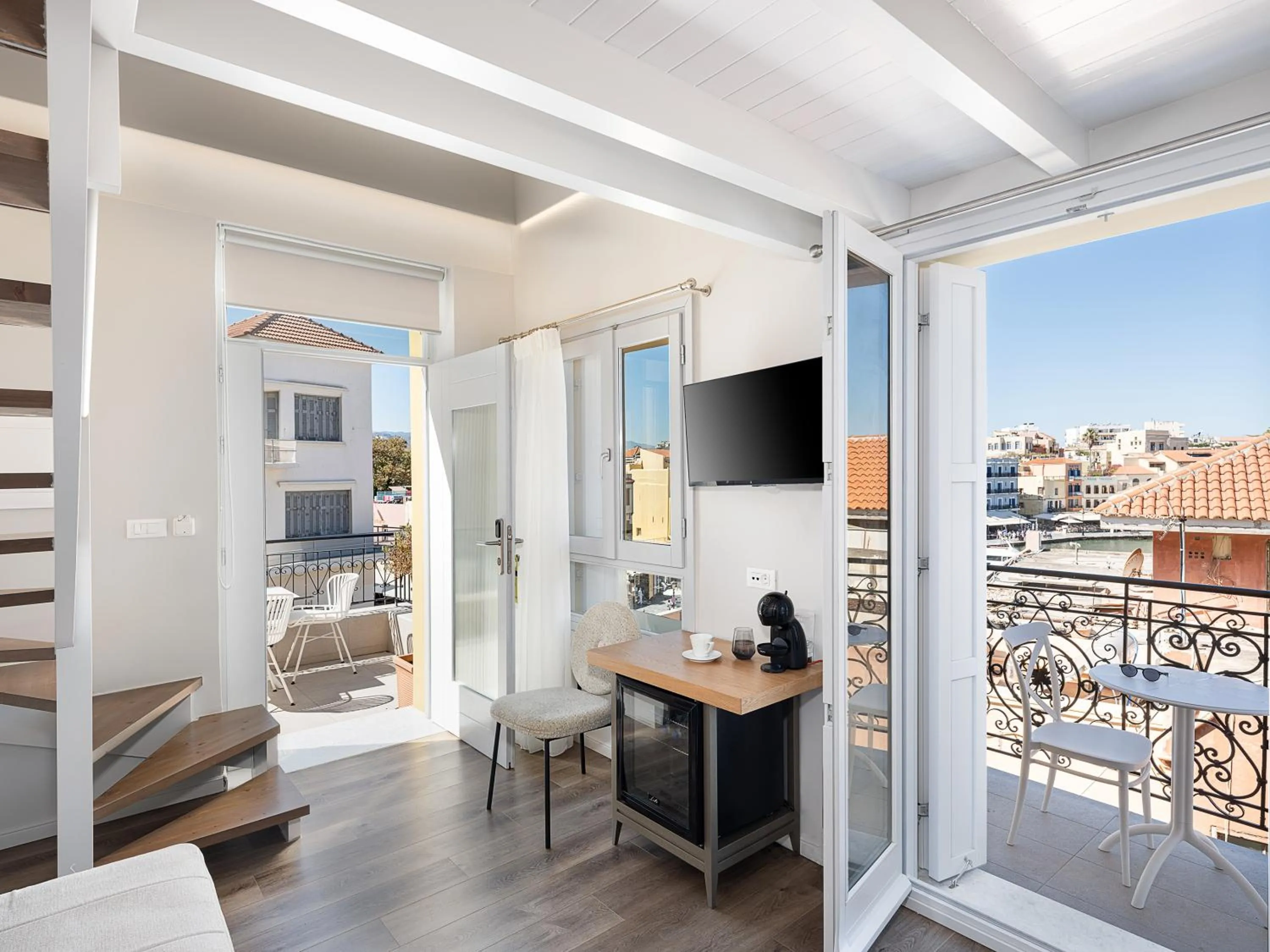 TV and multimedia in Elia Erato