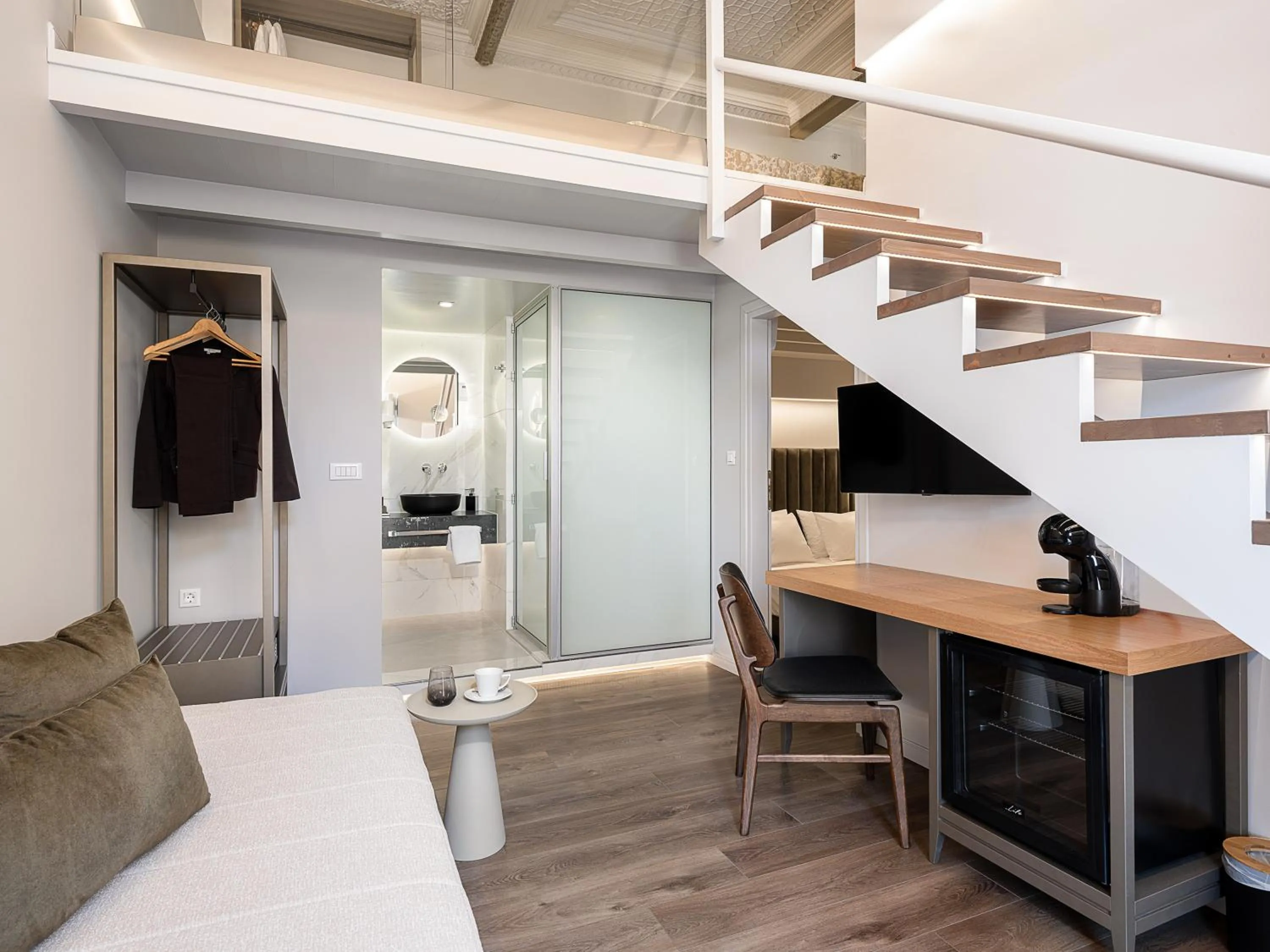 TV and multimedia in Elia Erato